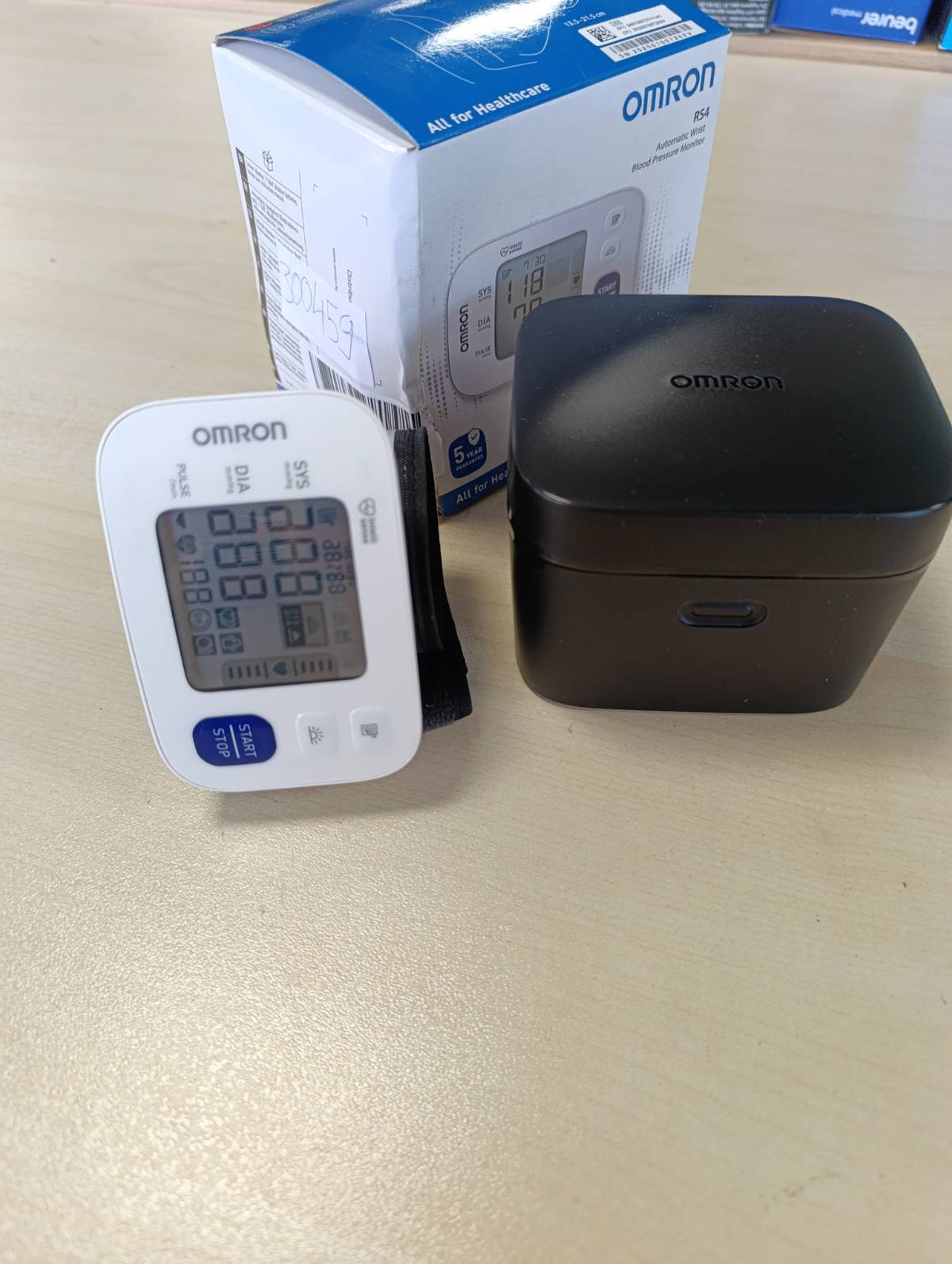 300459 - OMRON Monitor i presionit të gjakut RS4, Test Winner Stiftung Warentest 11/2023