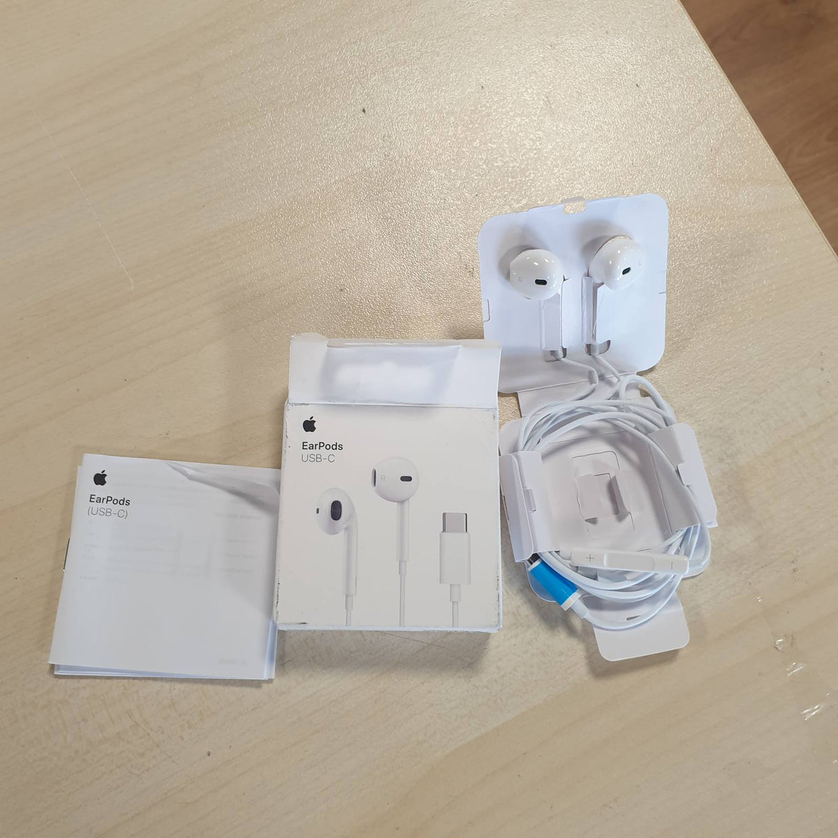 273881 - APPLE Kufje (USB-C)