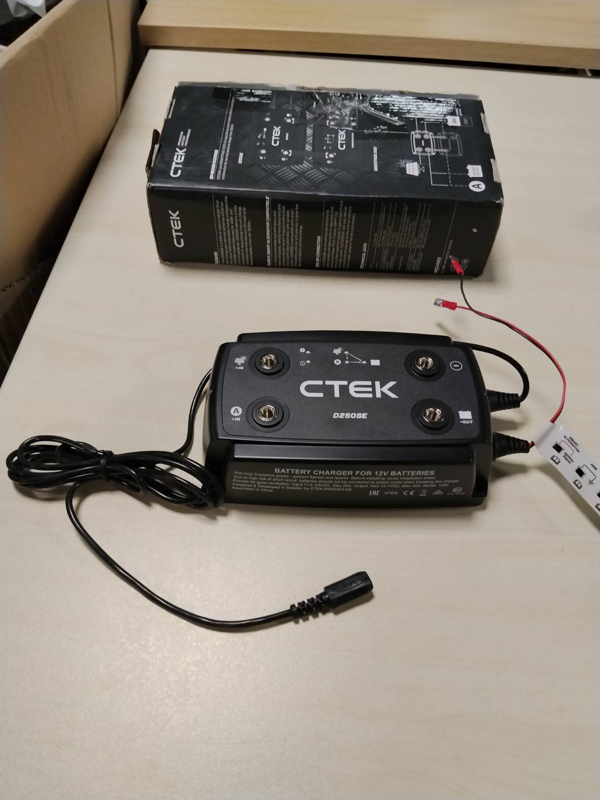 322198 - CTEK - D250SE - 20A - Karikues Baterie 12V për Bateri Starterash dhe Shërbimi në Autokampera, Kamionë dhe 4x4 - Bateri Makine me Energji Diellore dhe Karikues Litium-Jon - I Kompatibil me Alternatorë Inteligjentë