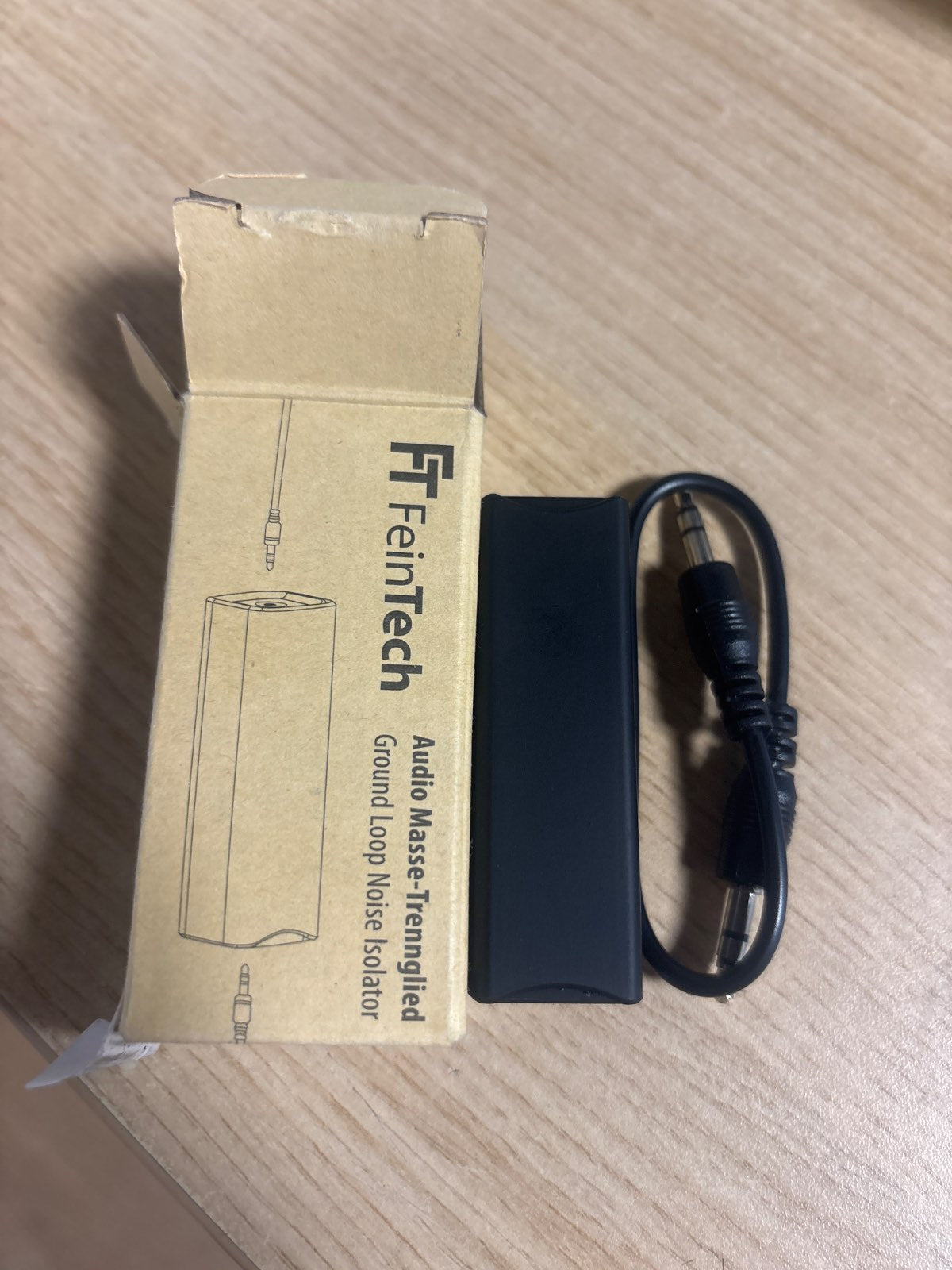 320464 - FEINTECH Ndarës tokëzimi audio ATG00101, filtër rryme manteli, prizë jack 3.5 mm, eliminon zhurmën
