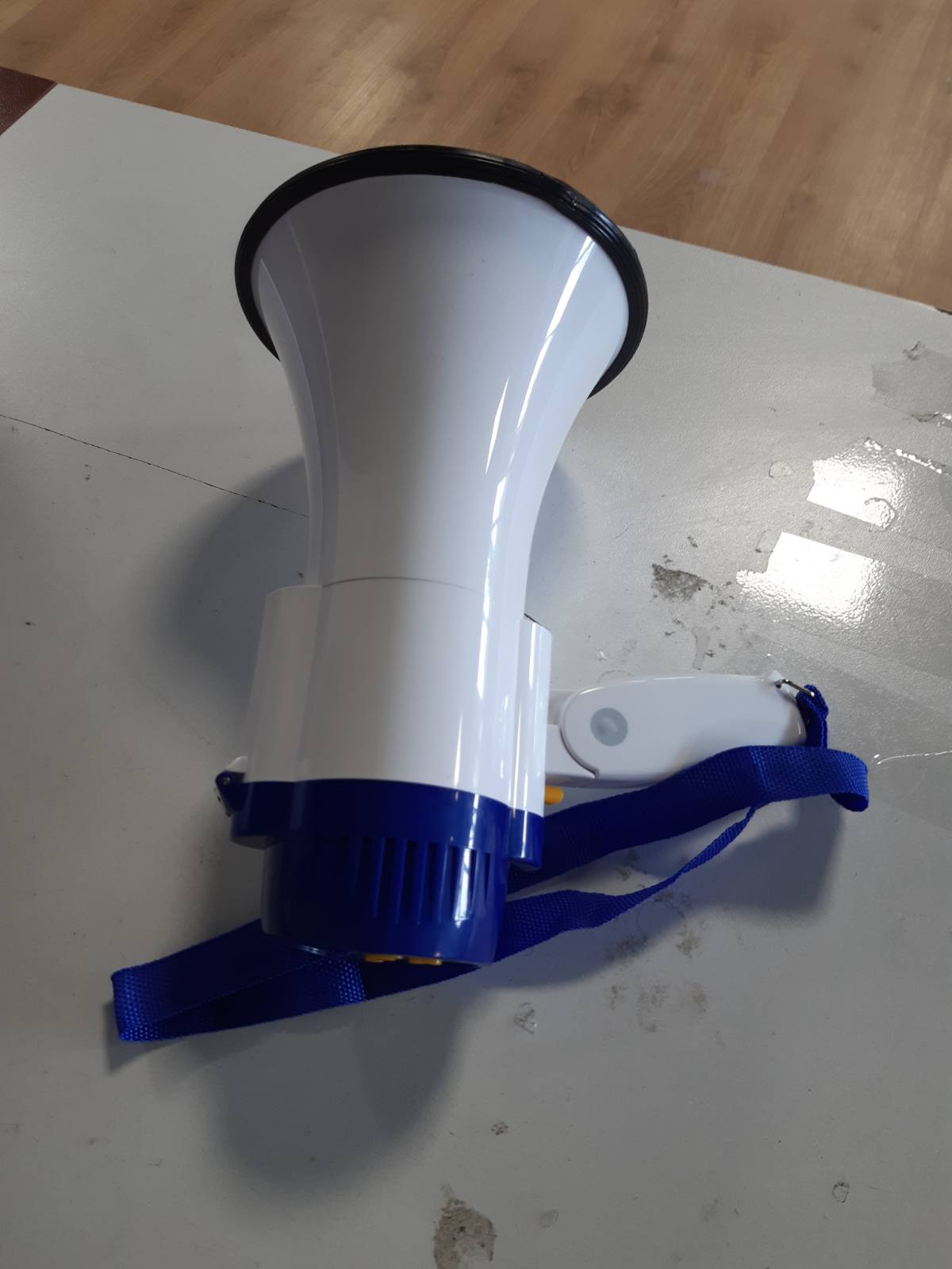 273841 - NEDIS Megafon | Rrezja maksimale: 250 m | Kontroll i volumit: Deri në 115 dB | Mikrofon i integruar | Sirenë e integruar | Funksion regjistrimi | Blu/e bardhë