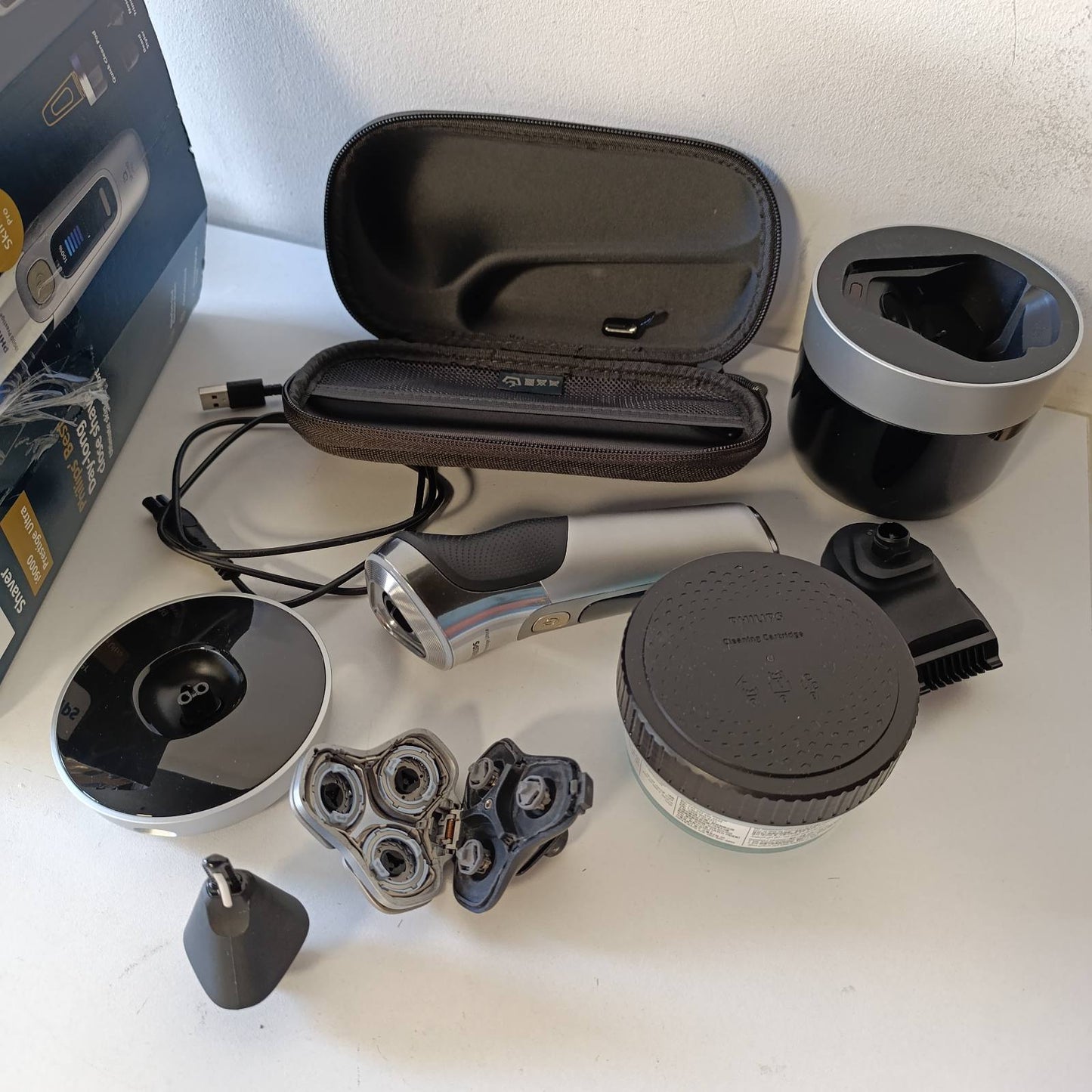 292049 - PHILIPS Makinë rroje i9000 Prestige Ultra, elektrike 100% e papërshkueshme nga uji, teknologji Skin IQ Pro, XP9404/38