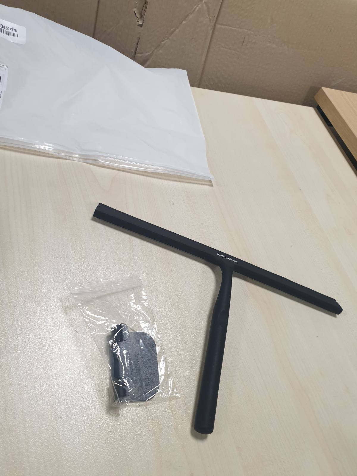 215854 - ANJINWIPER Shtrëngues dushi prej silikoni, mbajtëse shtrënguese për dritare pa shpim, 31 cm, e zezë