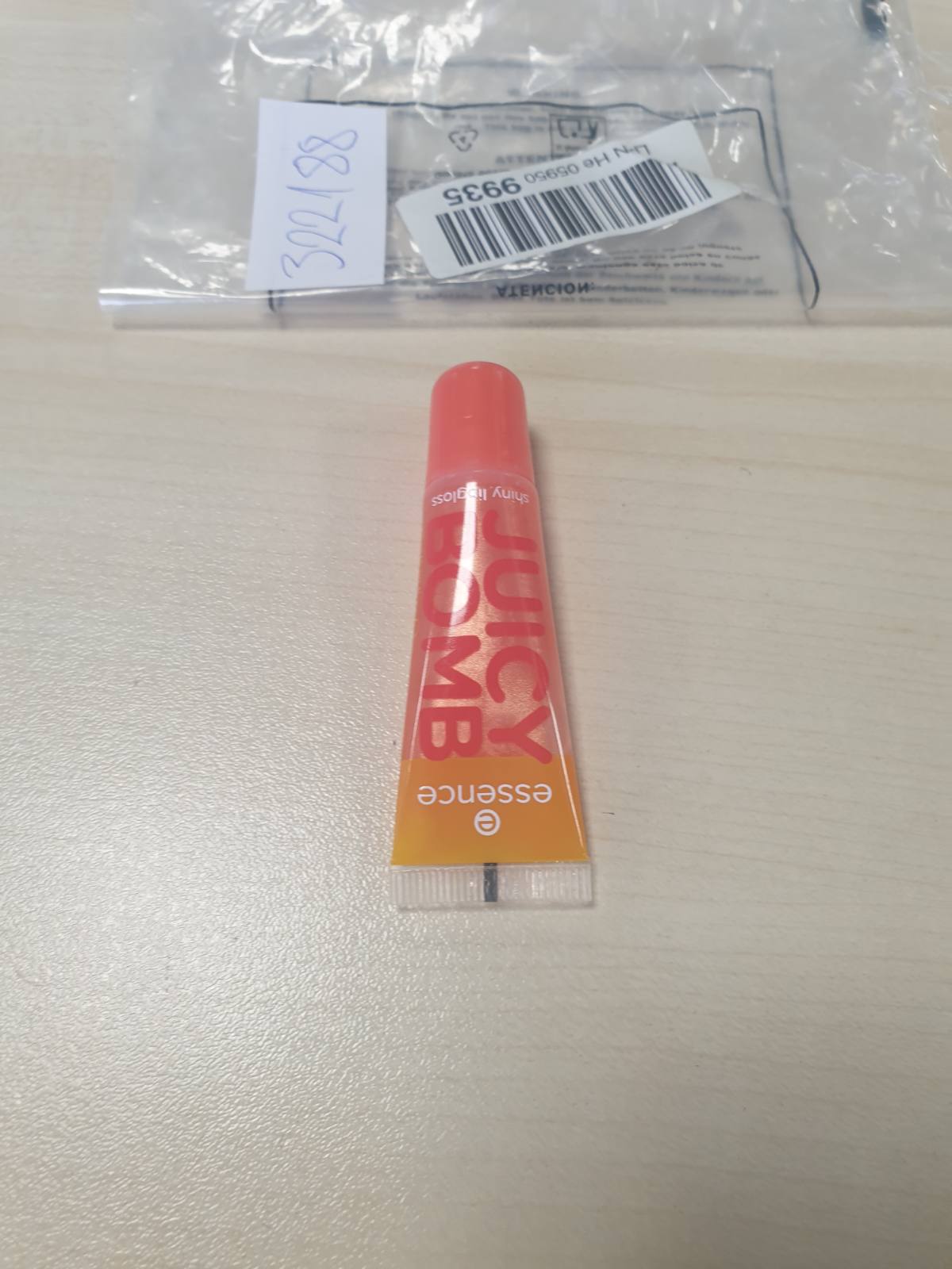 322188 - ESSENCE JUICY BOMB Shkëlqyes buzësh 103 Proud Papaya, 10 ml, vegan, teksturë jo ngjitëse