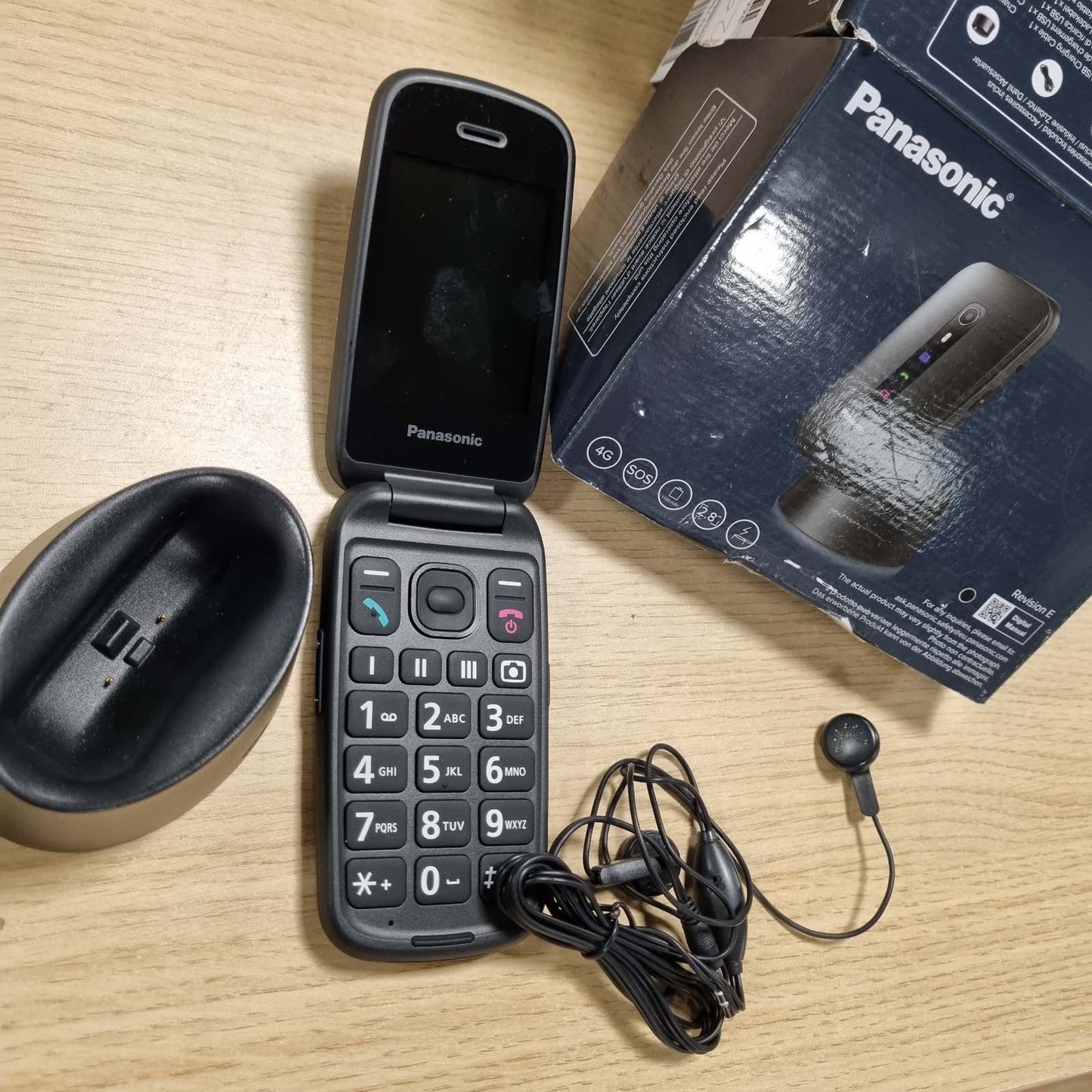 292425 - PANASONIC KX-TU550EXB, TELEFON 4G ME PALOSJE, EKRAN 2.8", KAMERË 1.2 MP, JETËGJATËSI BATERIE 290 ORË, I ZI