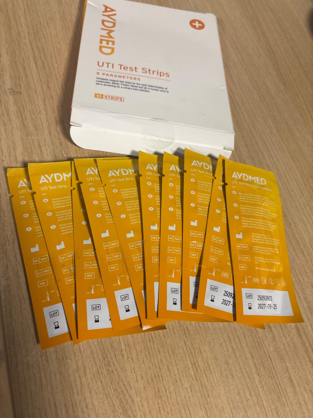 318375 - AYDMED | 10 x Shirita Testimi 5-në-1 për Infeksione të Traktit Urinar, për vetë-diagnostikimin e infeksioneve me analizë të plotë për leukocite, nitrite, proteina, gjak dhe pH