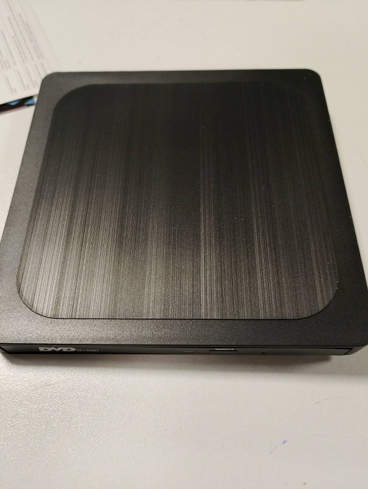 299710 - Njësi DVD e Jashtme, Sipërfaqe Metalike, USB 3.0, CD/DVD±RW, Pajtueshme me PC, Mac, Windows, Ultra i Hollë