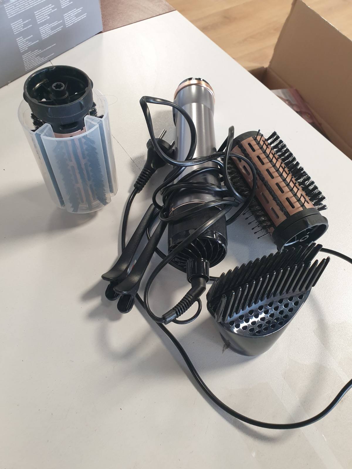 315772 - REMINGTON Furçë Automatike me Ajër të Nxehtë (1000W, Qeramikë, Temperaturë e Ndryshueshme, 3 Aksesorë: 2 Furça të Rrumbullakëta 40 & 50 mm + Vëllim) AS8811