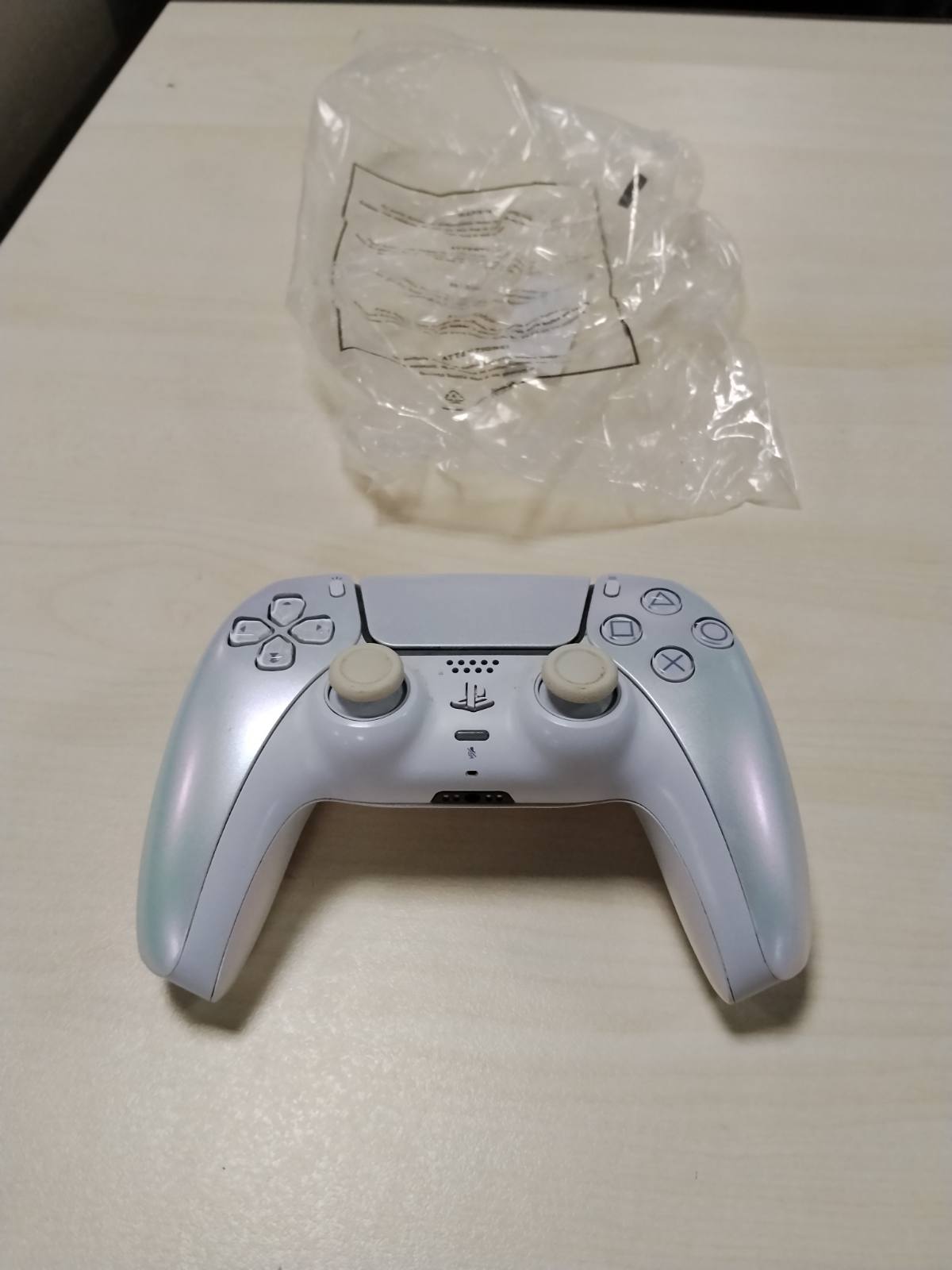299110 - KONTROLLUESI pa tel i PLAYSTATION DualSense - Chroma Pearl