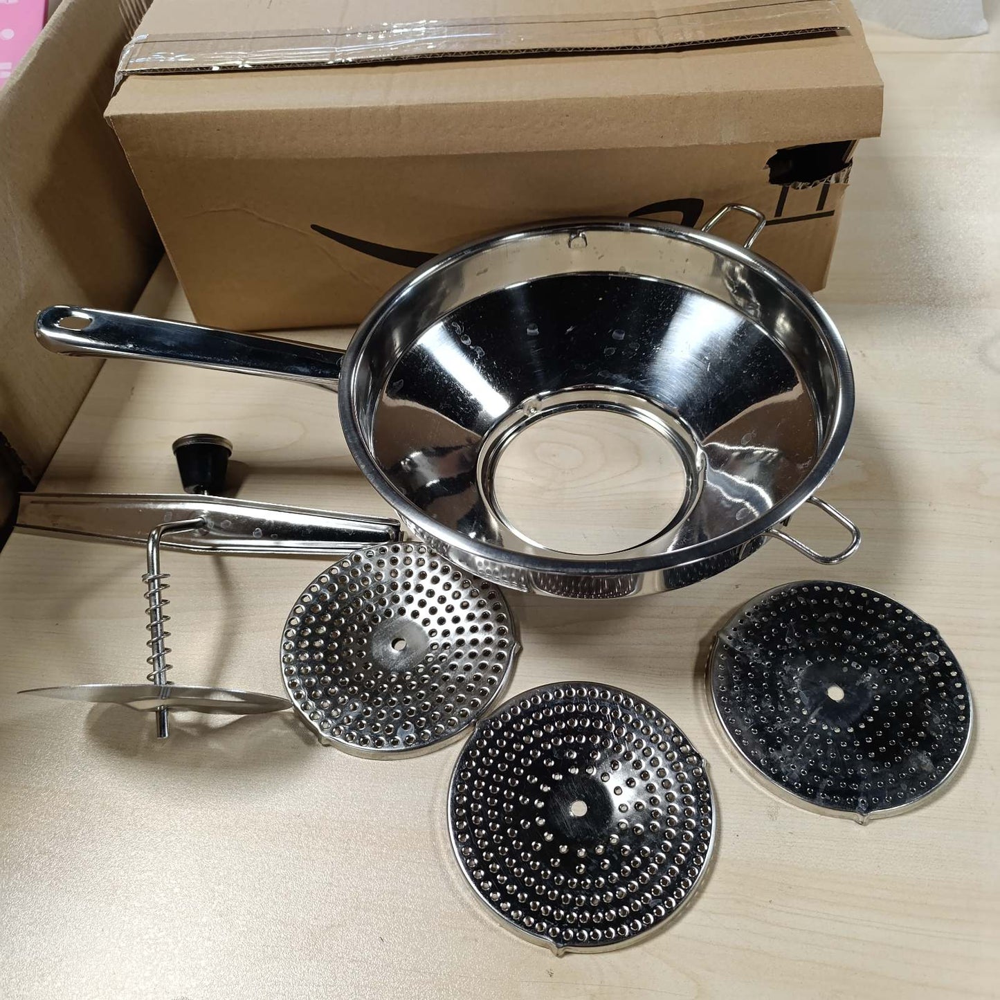 277540 - PARENCE Mulli perimesh prej çeliku inox, 3 disqe të ndërrueshme, shtypëse manuale patatesh ø20 cm, enë kuzhine për pure, supa, salca dhe komposto