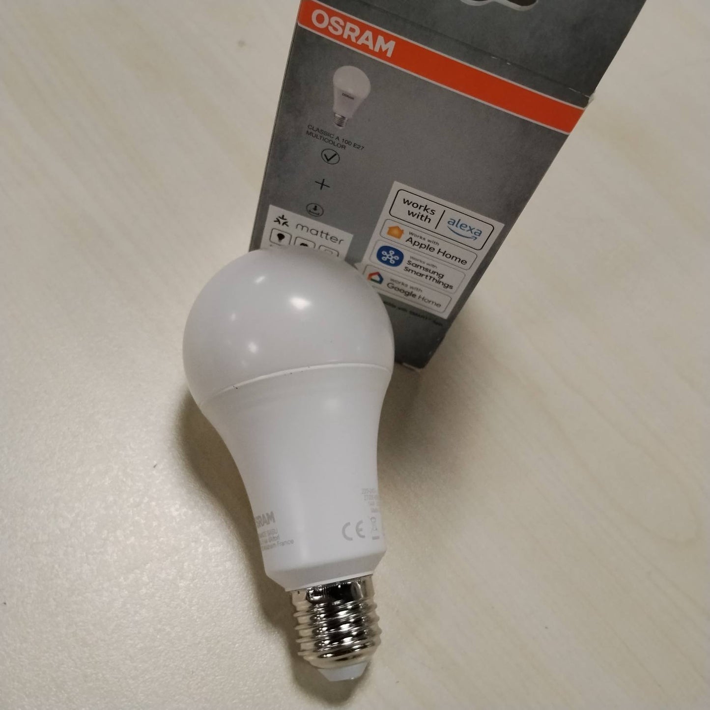 293826 - OSRAM SMART+ RGBW, llambë LED E27 me Matter over Wifi, ekuivalente me 100W, 2700-6500K, 16 milionë ngjyra RGB, 1 pako