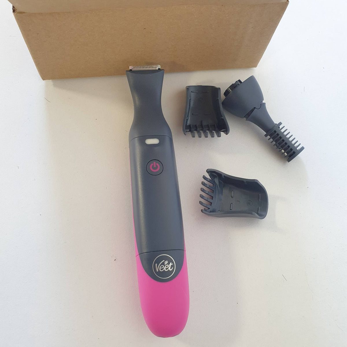 300619 - VEET - Makinë rrojeje Expert All-in-One për femra, elektrike shumëfunksionale, karikues USB, 100% e papërshkueshme nga uji (IP67).