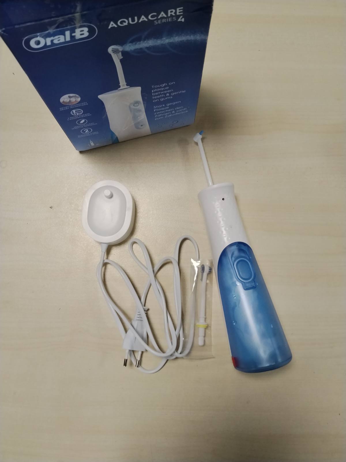 297963 - ORAL-B Oral-B AquaCare Series 4, Ujitës Oral pa Kabllo, i Bardhë/Blu.