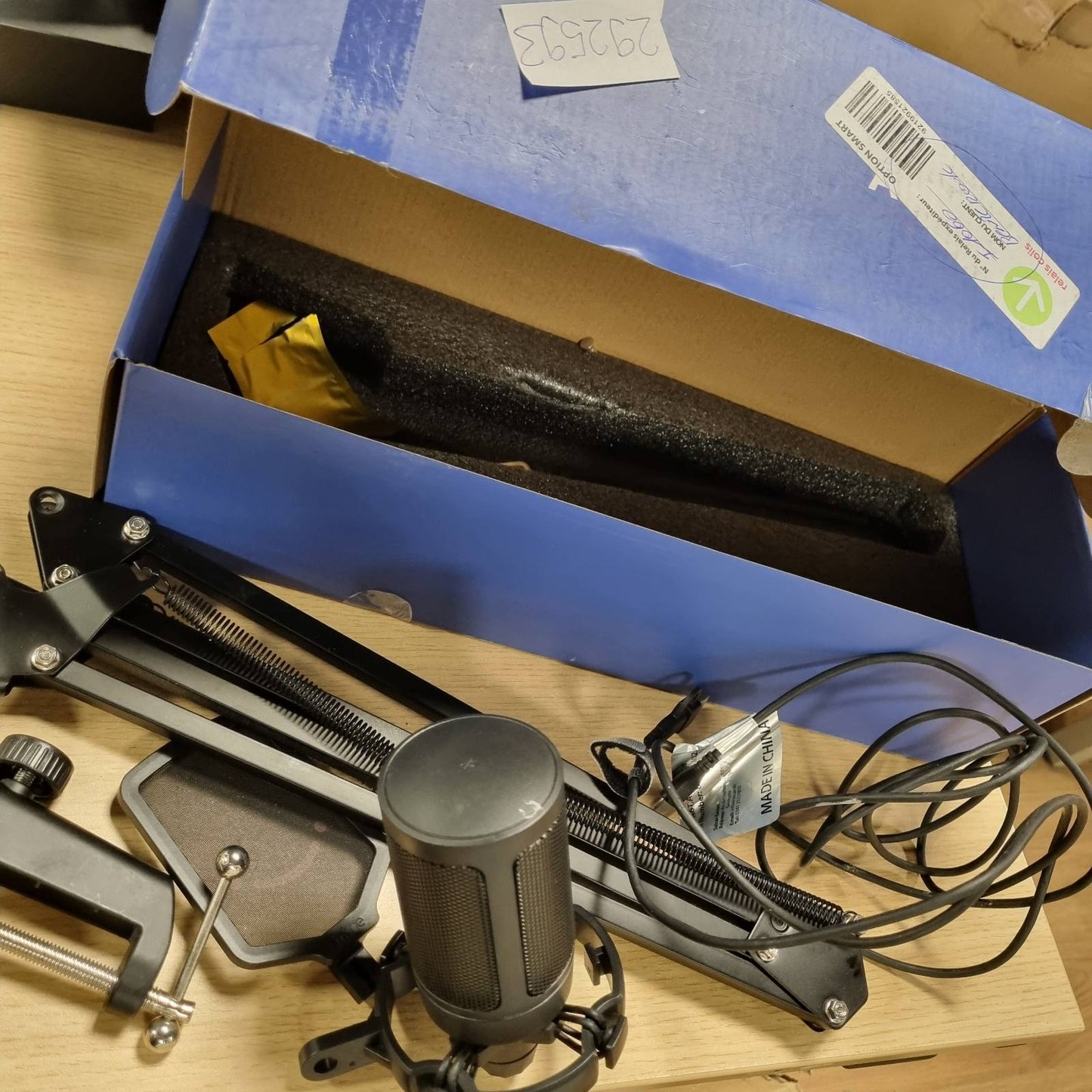 292593 - FIFINE Mikrofon Lojërash USB me Krah për PC PS4 PS5, Mikrofon Kondensues për Transmetim dhe Podcasting, Buton Heshtjeje, Montim Shoku, Mbështetje Mikrofoni, Filtër Pop, Ndriçim RGB