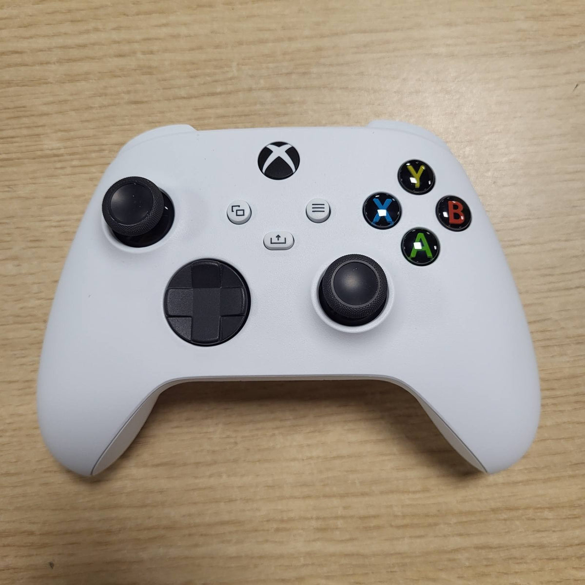 308773 - XBOX ONE pa Fil - Robot White Series X, Series S, One, Windows 10 dhe 11, Android dhe iOS