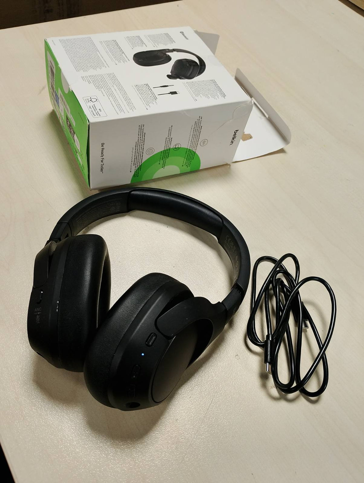 292525 - BELKIN Kufje Bluetooth pa tel SoundForm Isolate me ANC hibride, Kohë luajtjeje 60-orëshe, Bas i thellë, Kufje CloudCushion, Ngjyra e zezë