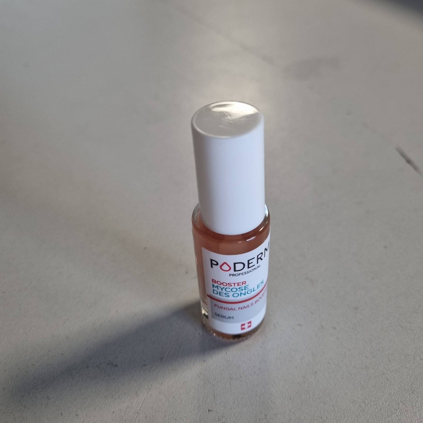 289939 - PODERM - PËRFORCUES I TRAJTIMIT TË KËRPUDHAVE TË THONJVE, 15ml, për infeksione të forta kërpudhore, kujdes profesional për këmbët/duart, prodhuar në Zvicër, pa ngjyrë
