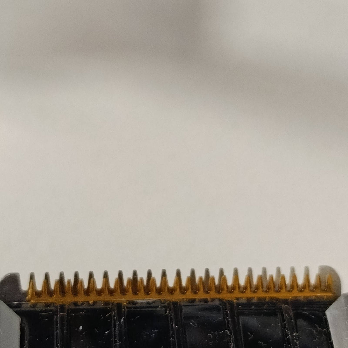 315462 - Makinë prerëse flokësh Seria 9000, kontroll dixhital me prekje, tehe titaniumi, 400 cilësime gjatësie, funksionim pa tel 120 minuta, modeli HC9450/15.