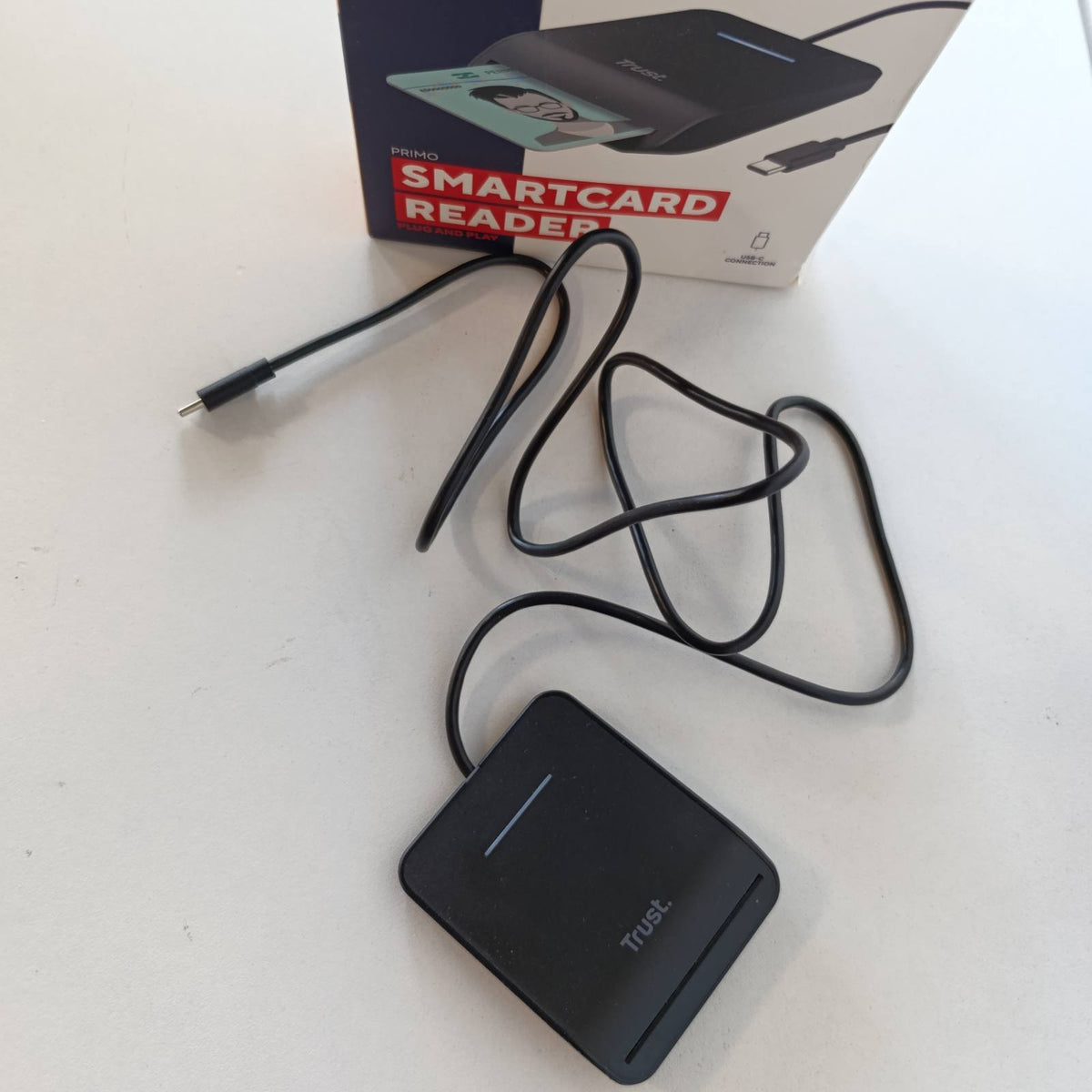 300081 - TRUST Lexues Kartash Primo USB-C DNI, Identiteti, FIPS 201, FIPS TAA, ISO 7816 Klasa A/B/C, Kabllo 100 cm, E zezë