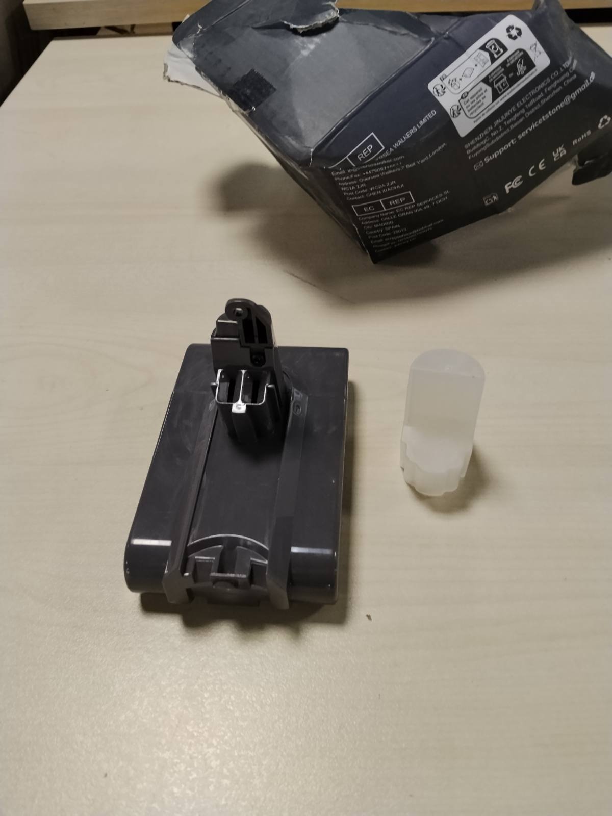 299375 - MORPILOT, bateri 8000mAh për fshesat me korrent Dyson V6 DC62 SV03 Animal Pro Fluffy Absolute Trigger SV09 SV05 SV06 SV07 DC59 DC61 DC58 DC72 DC74, me 3 filtra të larëshëm dhe kaçavidë