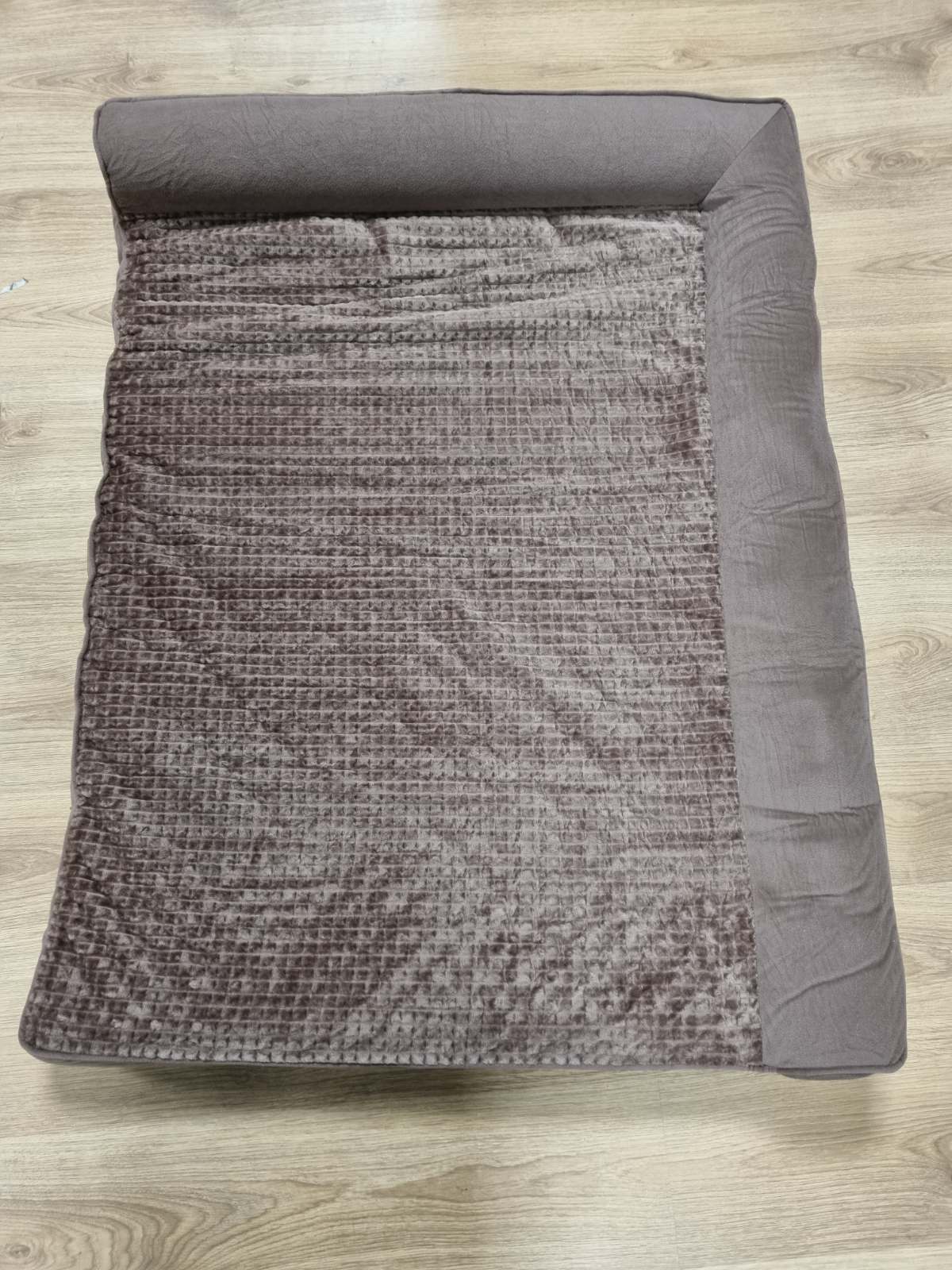 255245 - SHRAT ORTOPEDIK COZY KISS PËR QEN TË MËDHENJ, DIVAN QENSH XXL PËR QEN SHUMË TË MËDHENJ, I MADH, MBUSHJE MBËSHTETSE ME SHKUMË ME MBULESË TË PAPËRSHKUESHME NGA UJI DHE FUND JO-RRËSHQITËS, NGJYRË KAFE