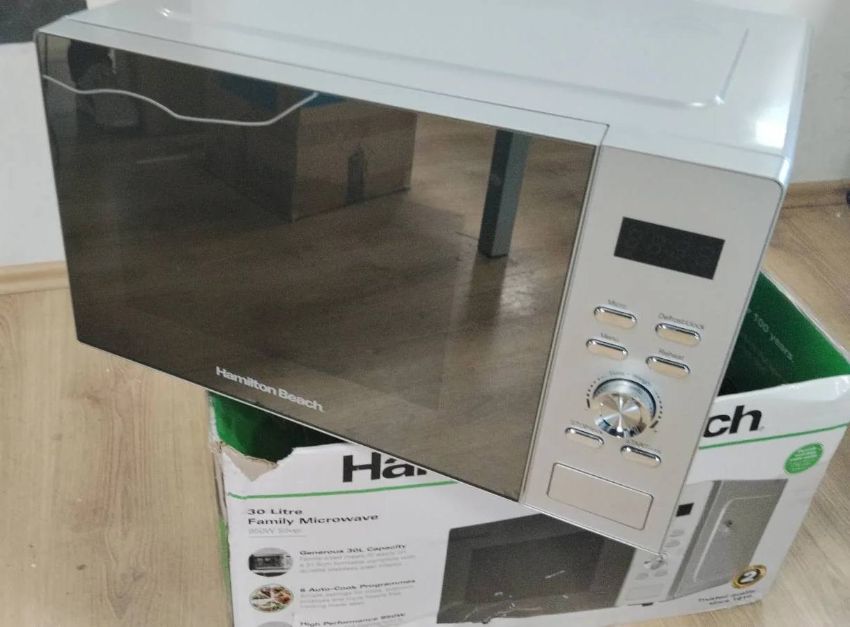 292179 - MIKROVALË HAMILTON BEACH, 30L, 950W - Madhësi Familjare, Kontrolle Dixhitale, 8 Programe të Paracaktuara, 5 Nivele Fuqie, Kapacitet i Madh, Funksion Shkrirjeje, Bllokim për Fëmijët, Argjendtë - HB30FUXP04S