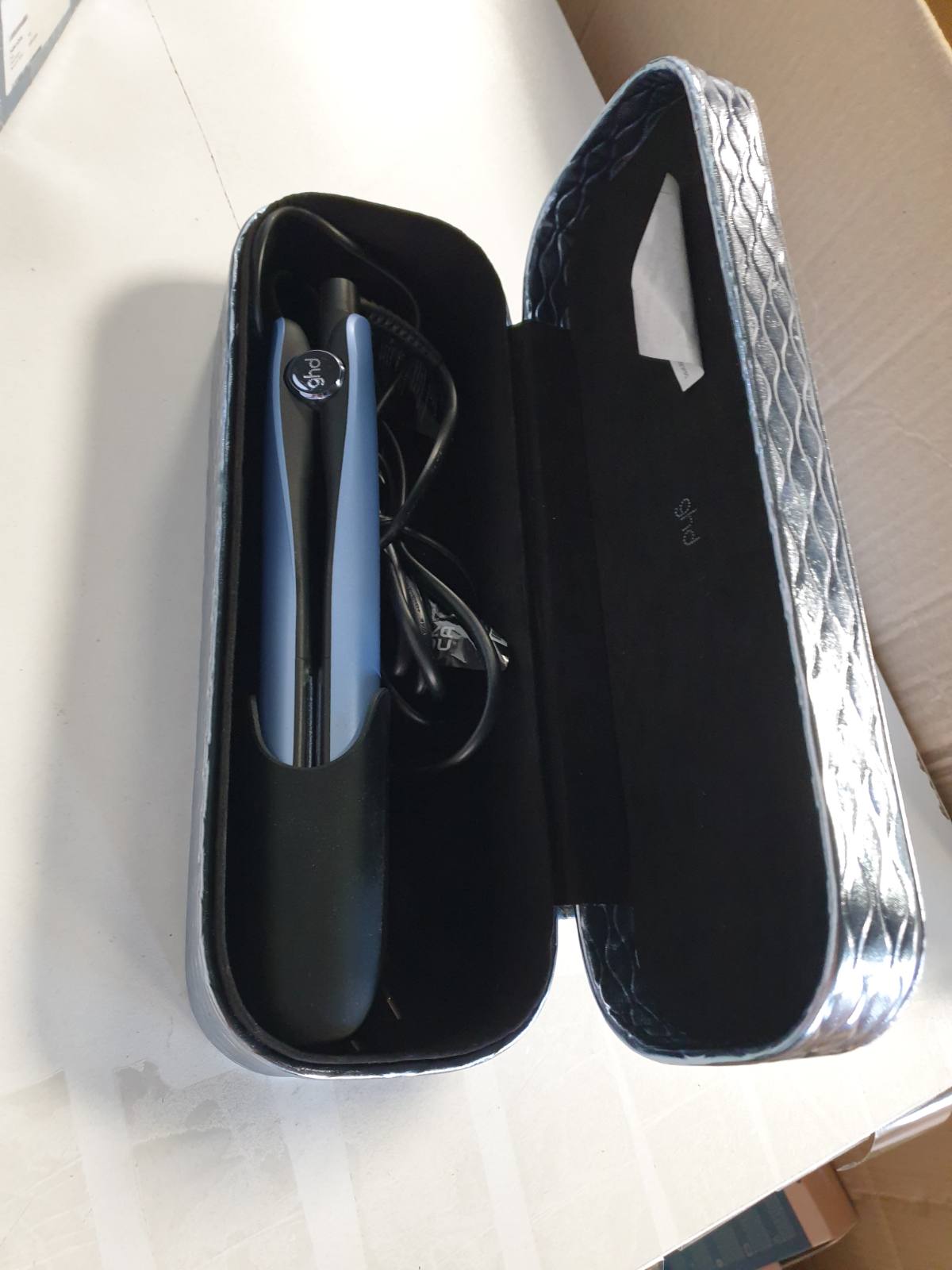 320858 - GHD Stilizues Gold, ngjyrë Blu të Akullt, Set Dhurate Iced Luxe, stilizim profesional për flokë të lëmuar dhe me shkëlqim