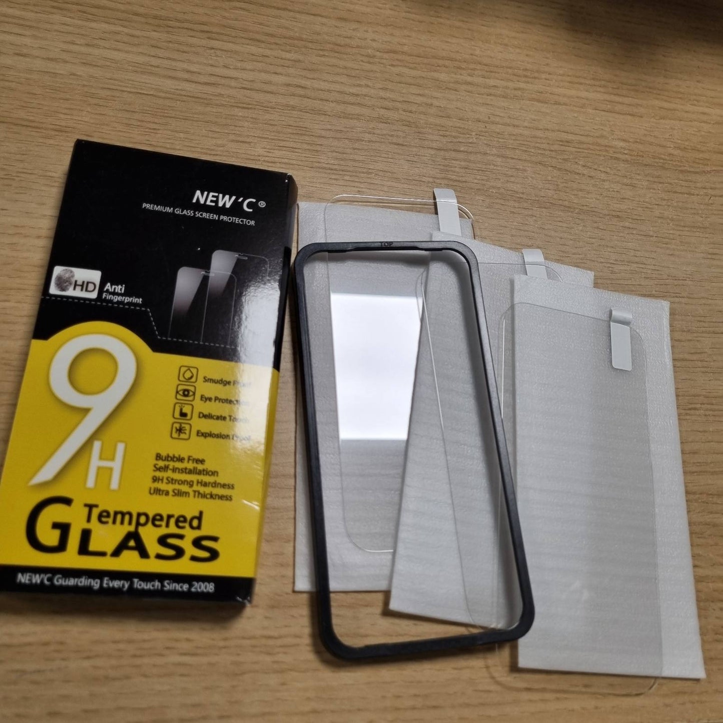 294482 - Mbrojtës Ekrani Xhami të Temperuar NEW'C me 3 Copë për iPhone 17, 17 Pro, iPhone 16 Pro (6.3 inç), Fortësi 9H, Ultra i Transparent, Mjet Instalimi i Përfshirë