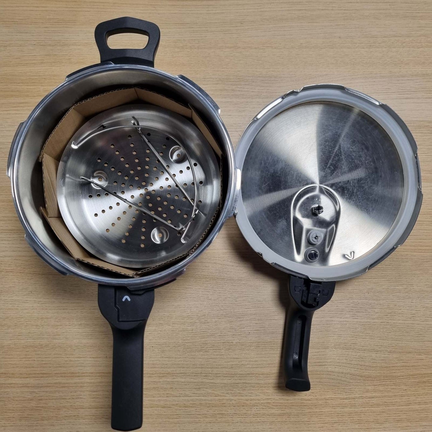292318 - TEFAL P2580702 Tenxhere me Presion 6 L, Rregullator Gatimi 2 Faza: Intensiv 117°C, I Butë 112°C, Bazë Kapsule Induksioni, Çelik Inoks/I Zi/Jeshil
