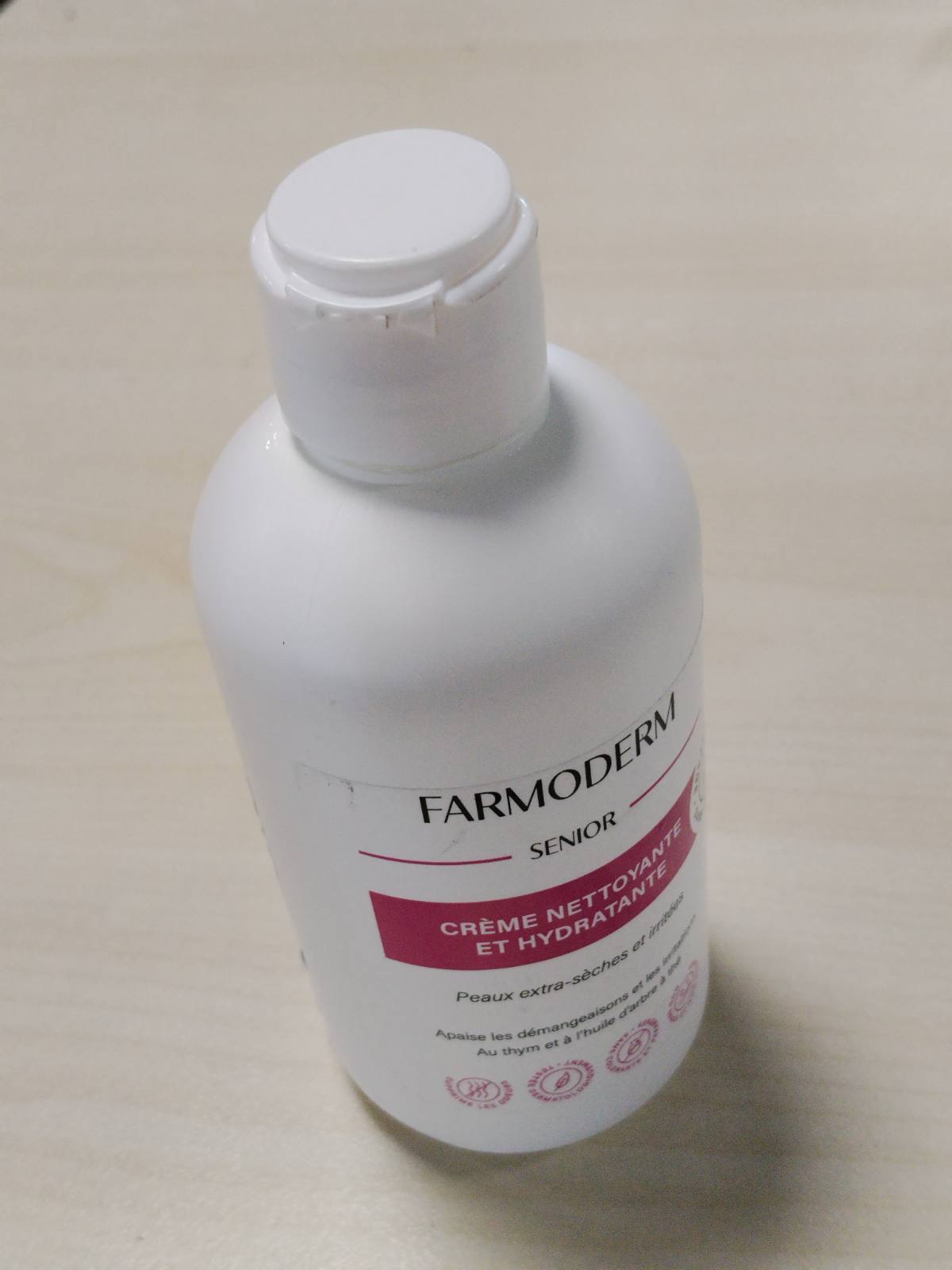 301120 - FARMODERM Sapun trupi pa shpëlarje për të moshuar, 300 ml