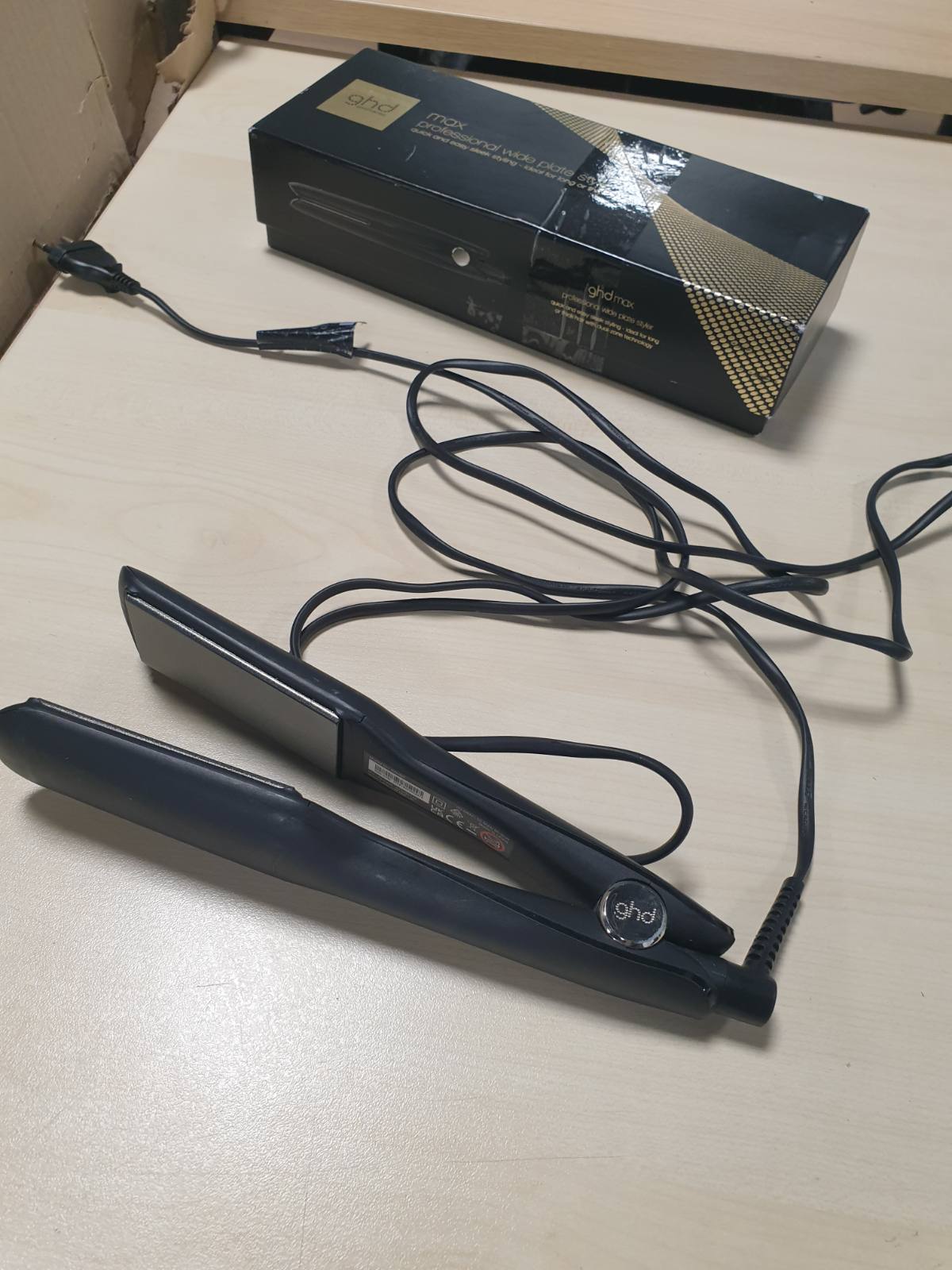274827 - GHD ghd Max, pjatëzuese me gjerësi 42 mm, shtresë qeramike Ultra Gloss, kabllo rrotulluese 2.7 m