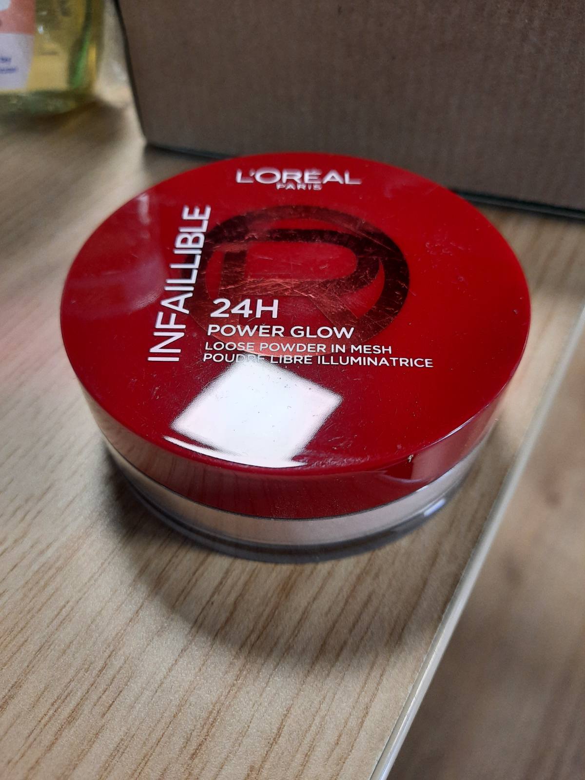298530 - L'ORÉAL PARIS Pudër e lirshme Infallible 24H Power Glow - Universal. Formulë hidratuese dhe miqësore me lëkurën me perla të sheshta. Për një shkëlqim të shpërndarë dhe një përfundim të ndritshëm deri në 24 orë.