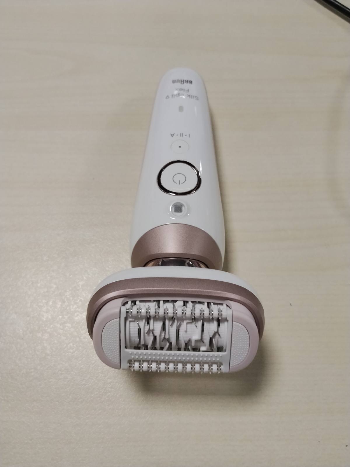 300267 - BRAUN Silk-épil 9 Flex, Depilator për Gra, Makinë Rroje për Zonja, Kokë Rroje, 9-030 3D, Titan i Bardhë/Rozë