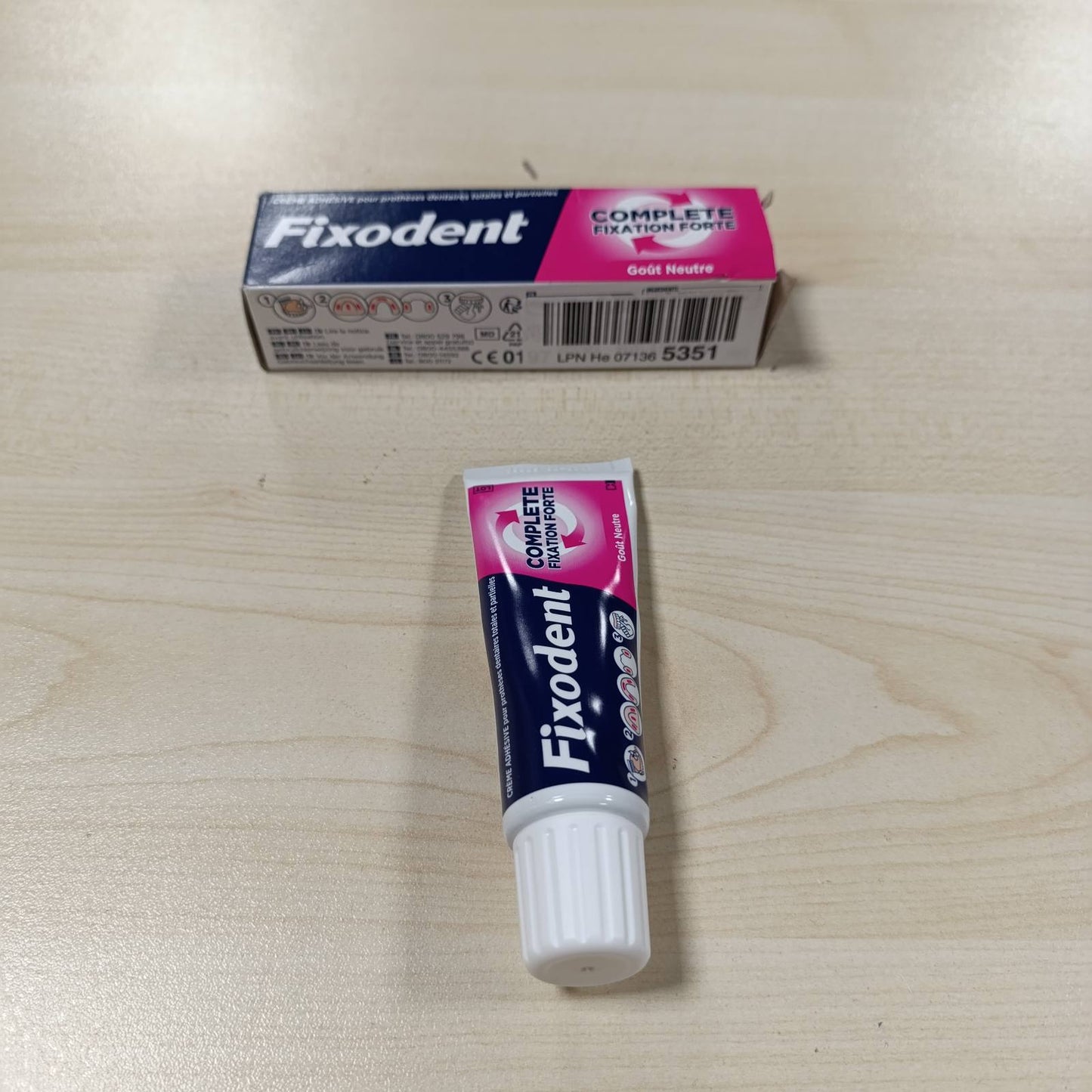 319035 - FIXODENT Krem ngjitës me aromë neutrale për proteza totale dhe të pjesshme, 47ml