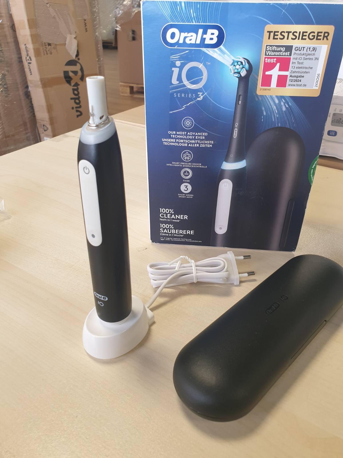 289419 - ORAL-B Furçë dhëmbësh elektrike iO Series 3, e zezë, 2D teknologji, 3 nivele intensiteti, 1.5 orë jetë baterie