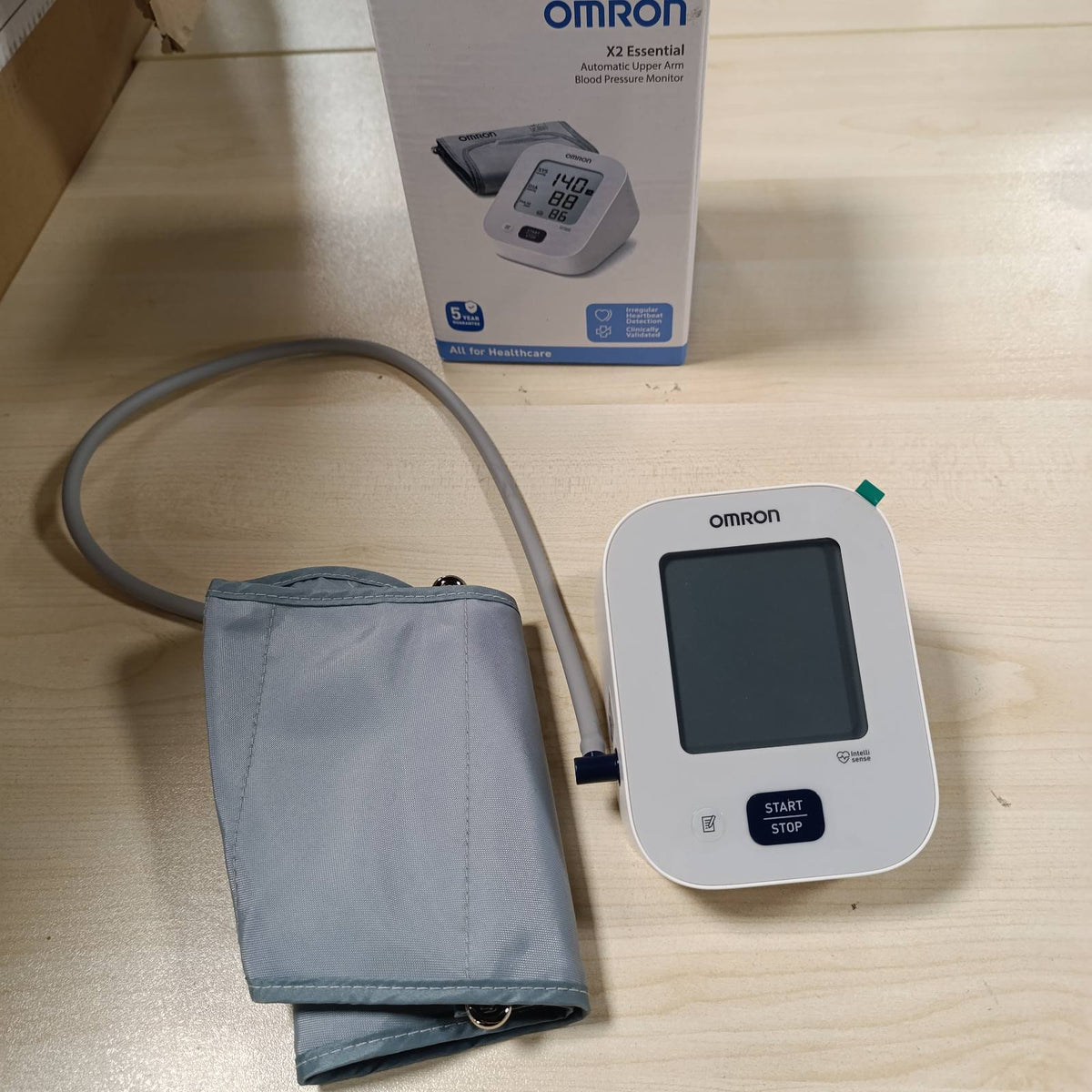 275337 - OMRON X2 Essential Monitor dixhital tensioni gjakut, 22-32cm, validuar klinikisht