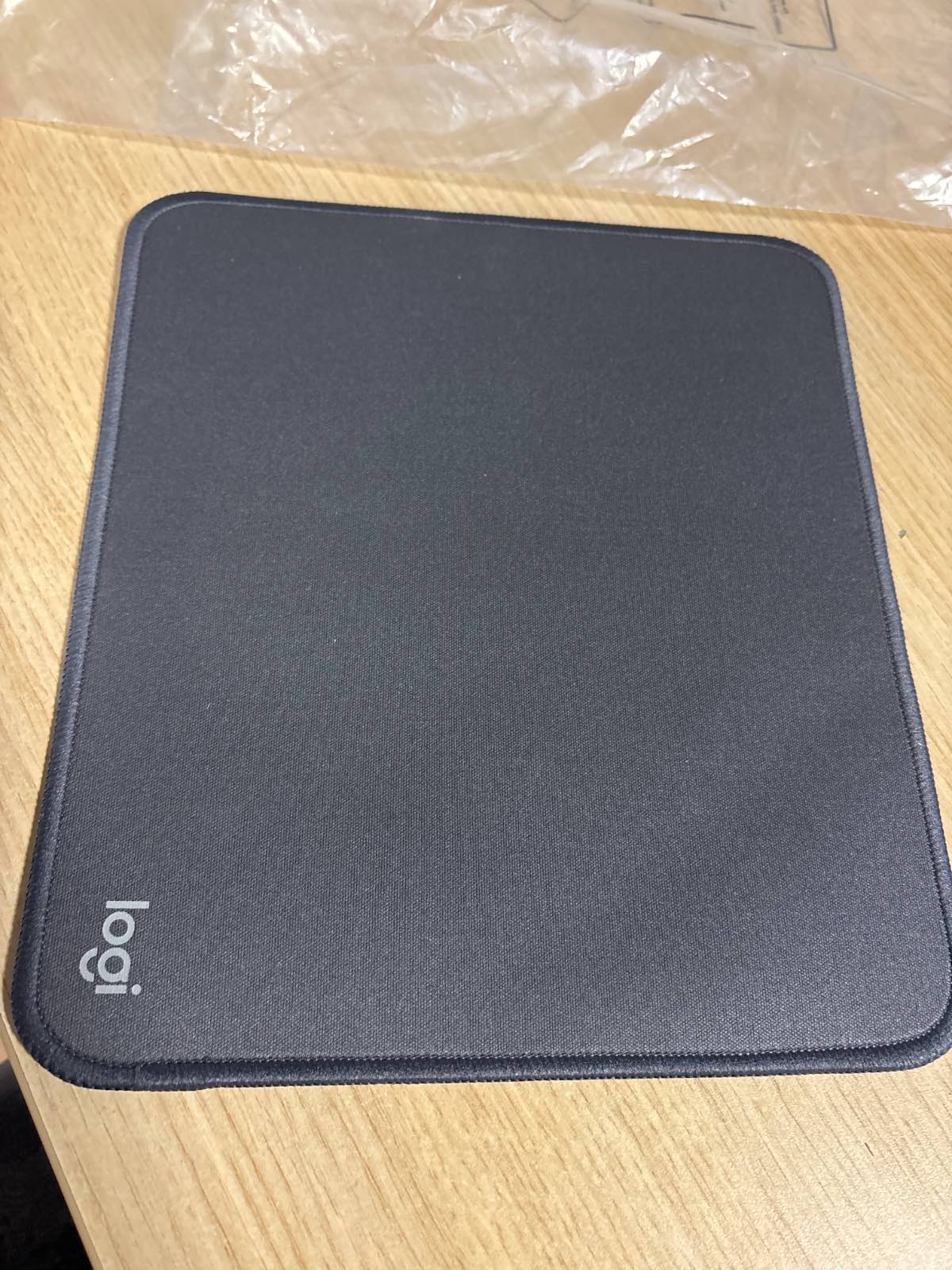296375 - LOGITECH Mouse Pad - Seria Studio, Bazë Gome Anti-Rrëshqitëse, Rezistent ndaj Derdhjeve, Portativ, Moderne - Gri