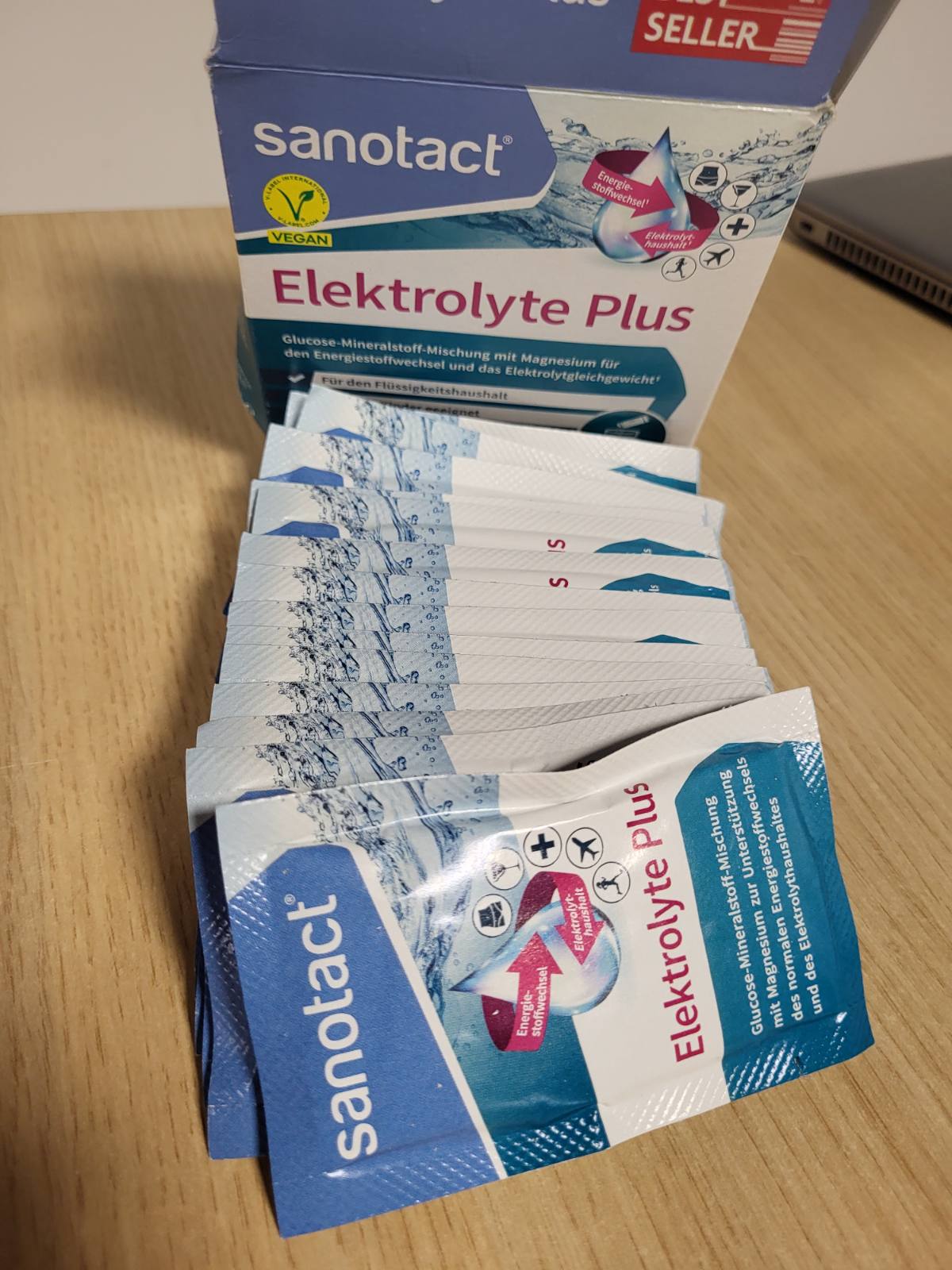 275964 - SANOTACT Electrolytes Plus, 20 bustina, pluhur elektroliti për ekuilibrin e lëngjeve, përmban kalium dhe magnez, 100% vegan, pije rikuperuese, shije portokalli
