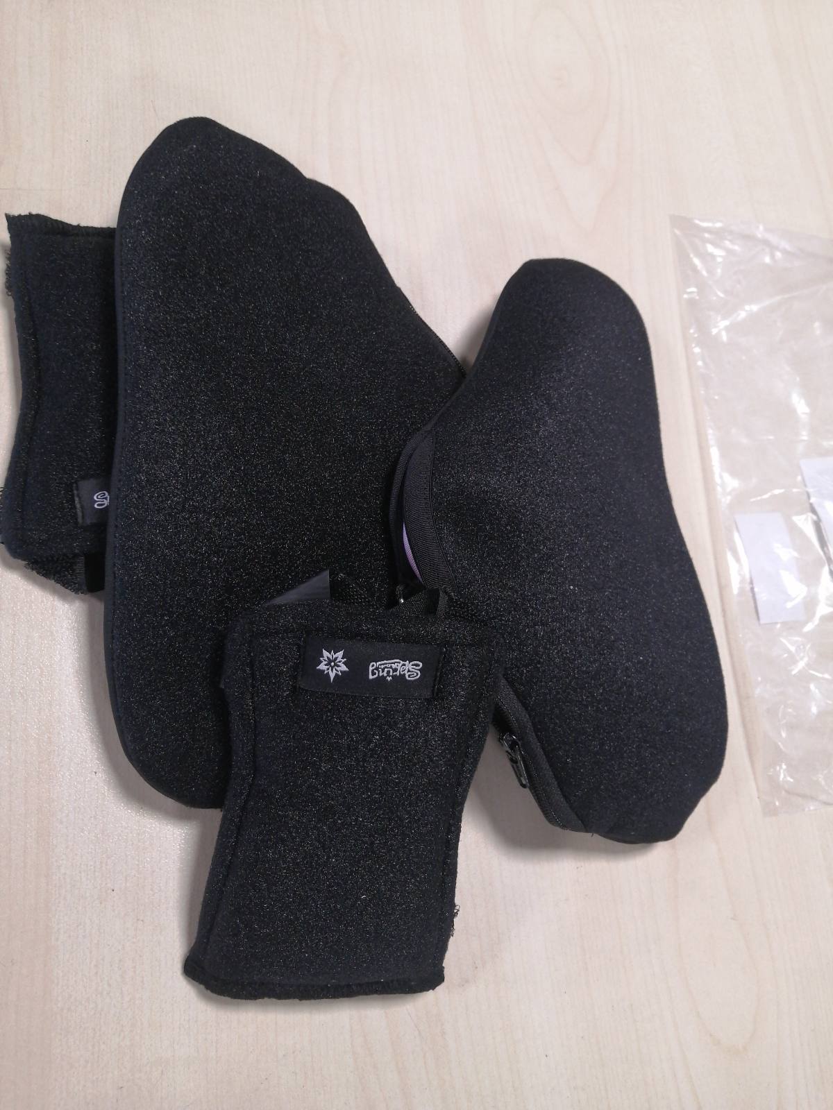 275321 - Mbrojtëse për patericat, set prej 4 copësh, mbulesa për pranga të hapura me rripa Velcro.