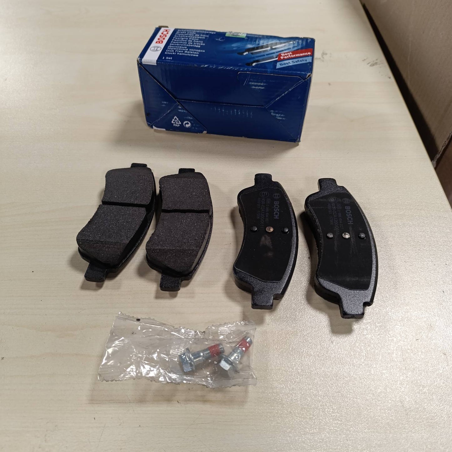 288986 - BOSCH Fletë frenash BP318 përpara - Set me 4 fletë, I çertifikuar ECE-R90, Pa bakër