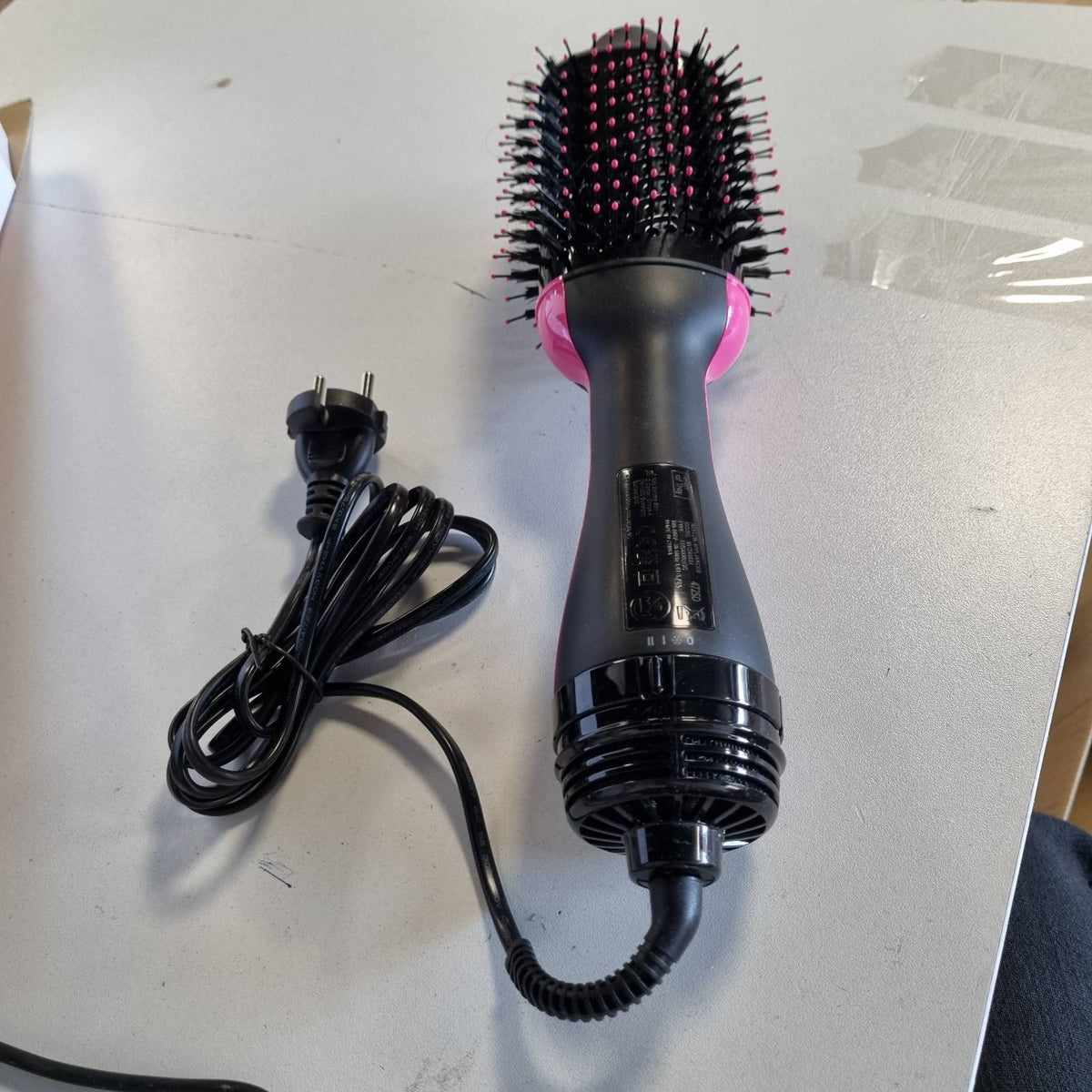 301767 - REVLON Tharëse flokësh me një hap dhe vëllimues Salon me krehër ndarës