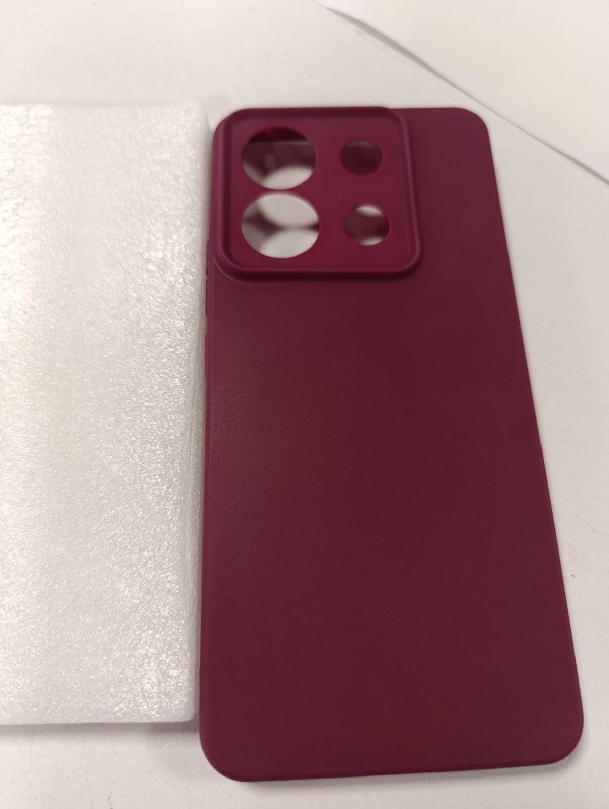 310689 - KWMOBILE - Mbështjellëse për Xiaomi Redmi Note 13 Pro 5G / Poco X6 5G - Mbështjellëse silikoni e butë - Vjollcë bordo