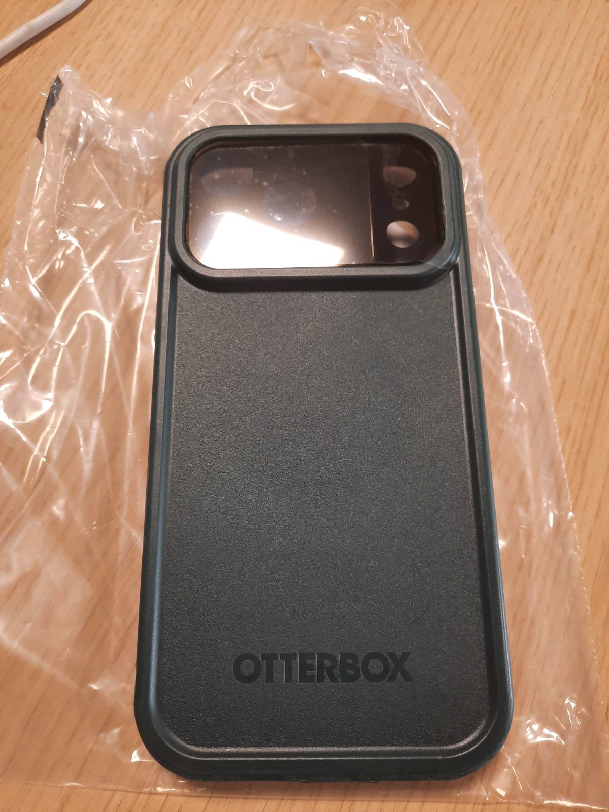 272833 - OTTERBOX FRĒ SERIES MAGSAFE - Mbështjellëse për iPhone 17 Pro Max, e papërshkueshme nga uji (IP68), rezistente ndaj goditjeve, me mbrojtës të integruar të ekranit, e gjelbër