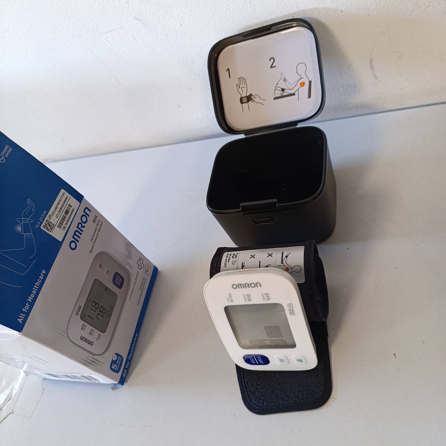 275189 - OMRON RS4, monitor automatik i tensionit të gjakut për kyçin e dorës, fitues i testit Stiftung Warentest 11/2023, i validuar klinikisht, me memorie, sensor pozicionimi për matje të saktë, kontroll i përshtatshmërisë së manshetës