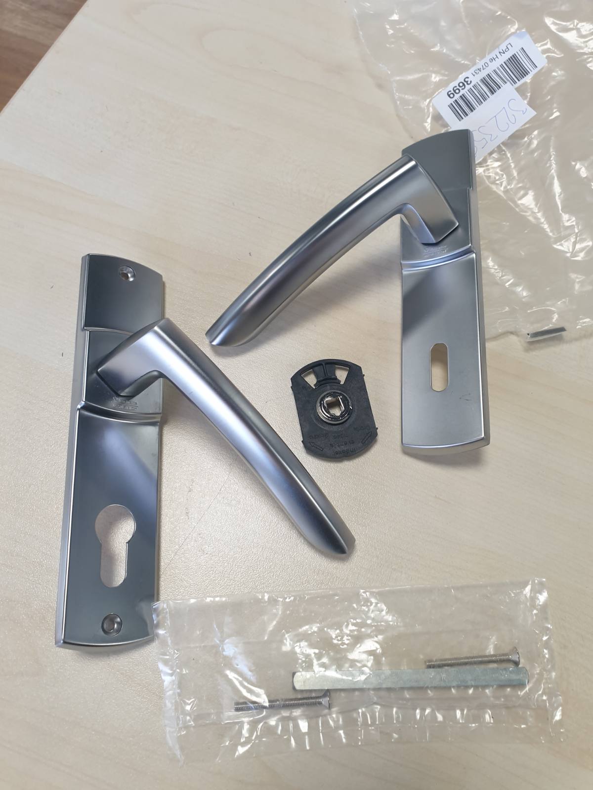 322358 - VACHETTE SCULT SET DOREZASH DHE ÇELËSH, HAPËSIRË VRIMASH 165 MM, MATERIAL ZAMAK, GARANCI 10 VJET, ME PËRFUNDIM KROMI