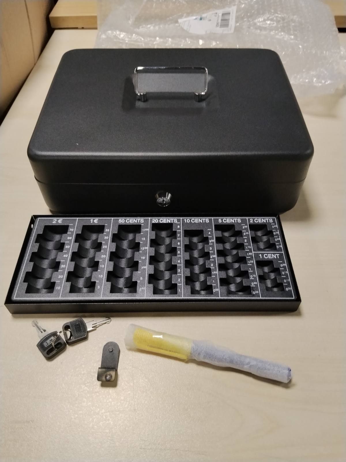 322502 - Olympia Arkë parash 6031 CB 770 Plus, me kyçje dhe çelës, arkë dore me tabaka numërimi monedhash, çelik, përfshirë detektor parash të falsifikuara GENIE
