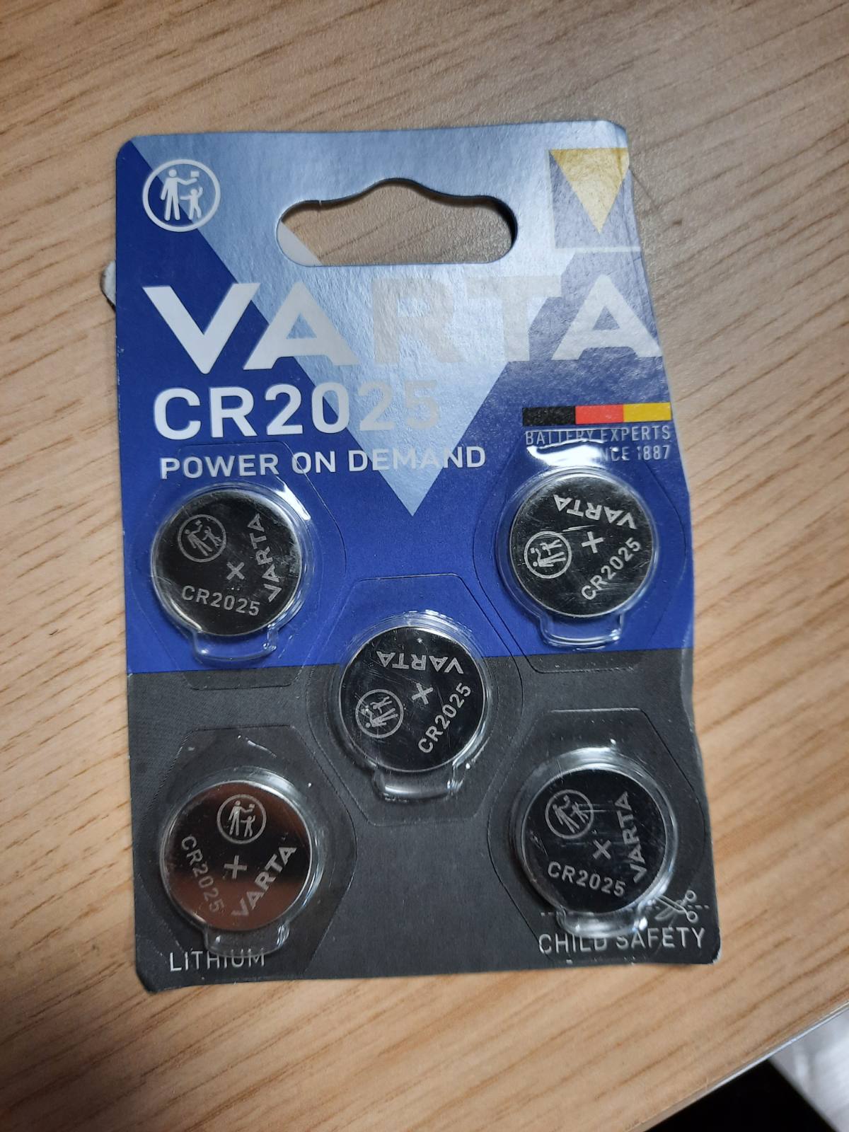 274624 - VARTA Bateri CR2025 me qeliza butonash, 5 në pako, monedhë litiumi, 3V, paketim rezistent ndaj fëmijëve