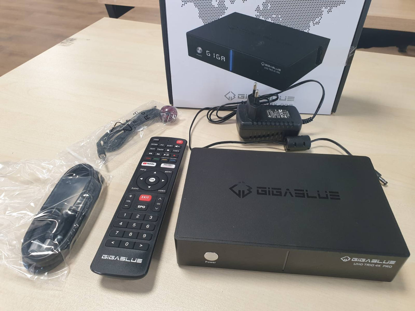 276086 - GigaBlue UHD Trio 4K PRO - Tuner Kombinues, W-LAN 1200Mbps, 1 x Tuner DVB-S2X, 1 x Tuner DVB-C/T2, schwarz
