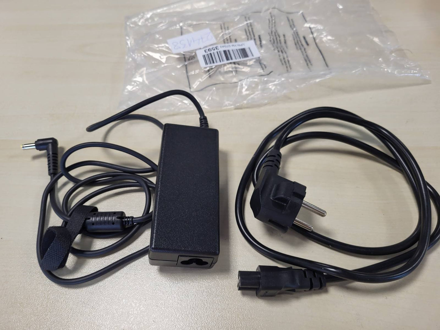 274138 - JBL - Karikues 65W për JBL Xtreme, Xtreme 2, Extreme 2, Xtreme Special Edition, Boombox 3, Extreme Plus, Adaptor Portativ për PC (Karkues 65W JBL 5.5 * 2.5 mm)