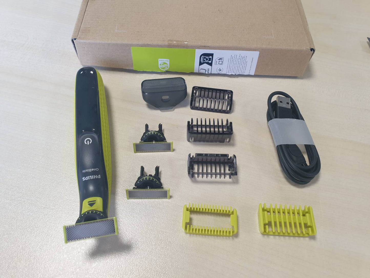 315738 - PHILIPS Berber OneBlade 360, Makinë rroje dhe shkurtuese elektrike për fytyrën dhe trupin, 3 tehe 360, 3 krehër për mjekër (1.3.5 inç), 1 komplet trupi, model QP2824/31